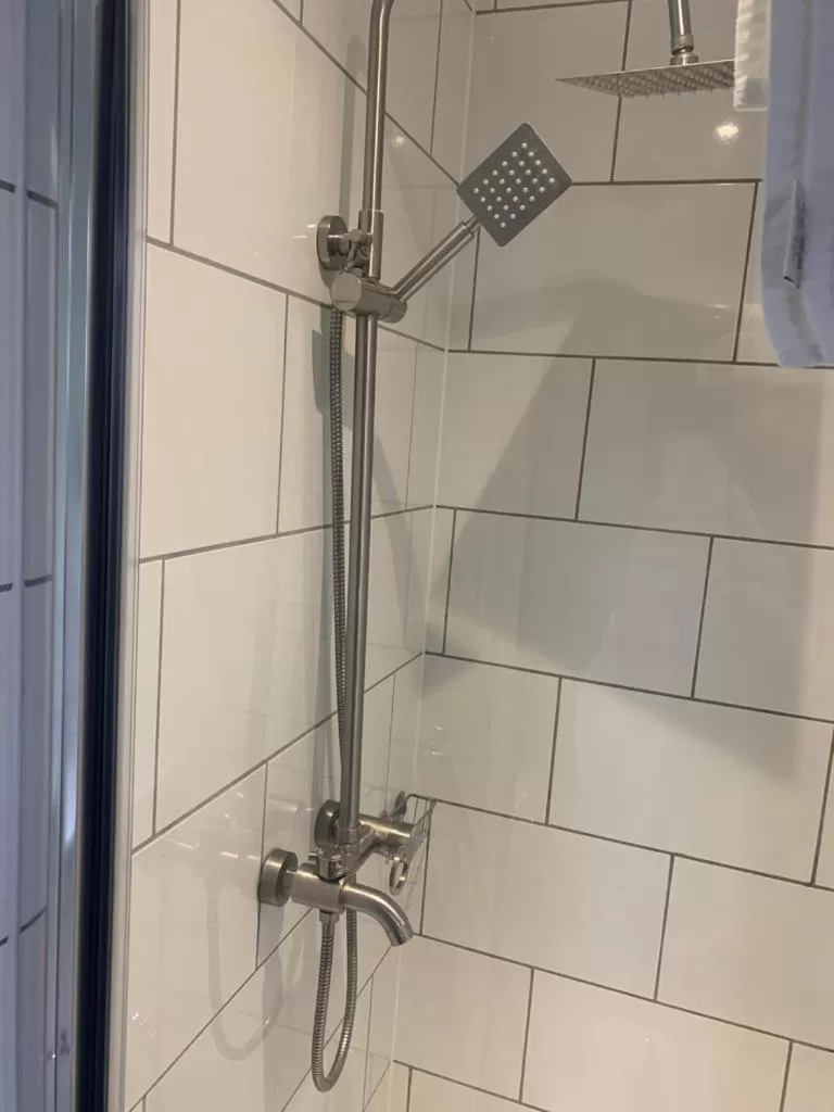 Shower in Trivelles Regency, Nottingham