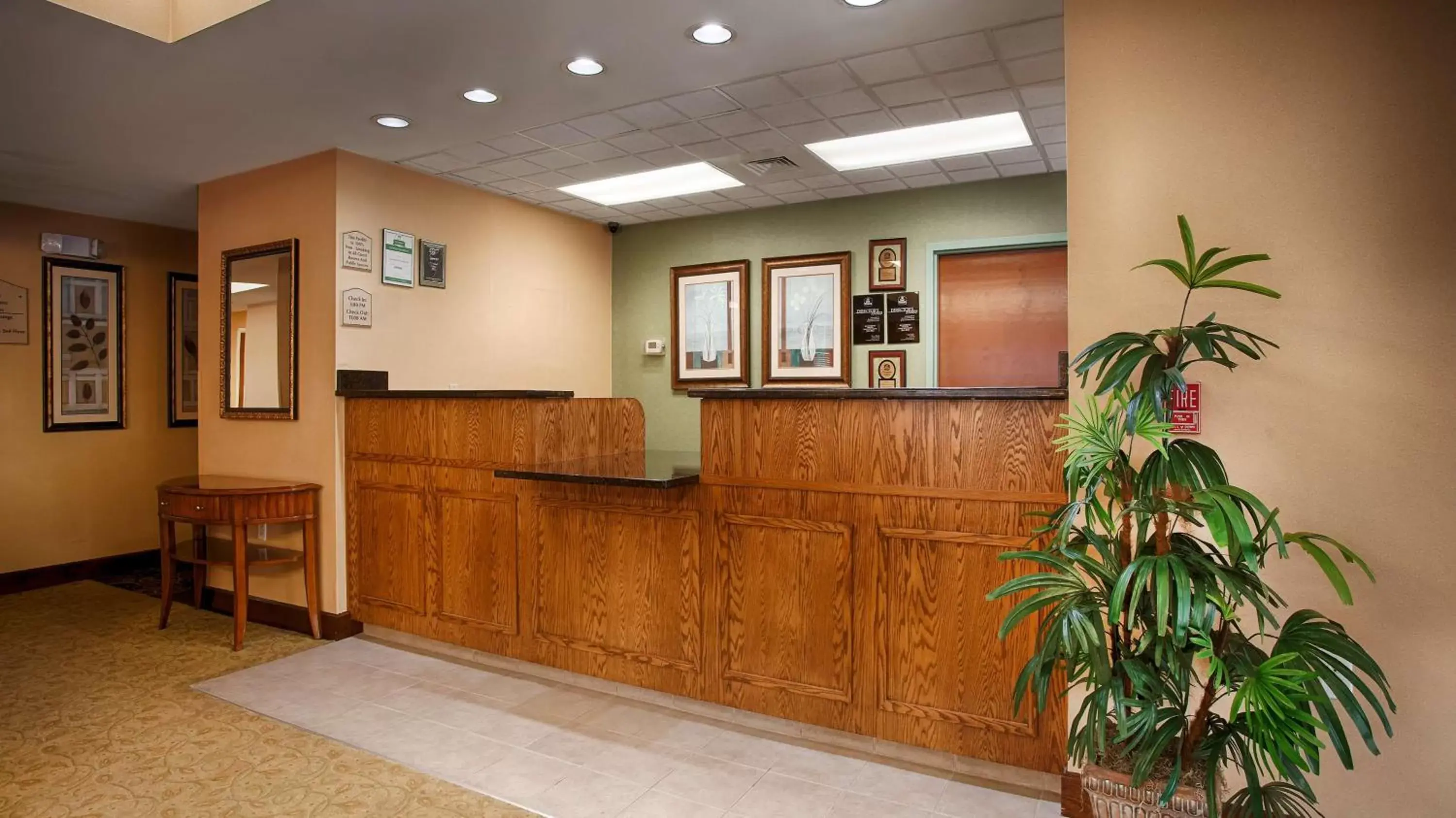 Lobby or reception in Best Western Plus Edison Inn Lobby or reception in Best Western Plus Edison Inn