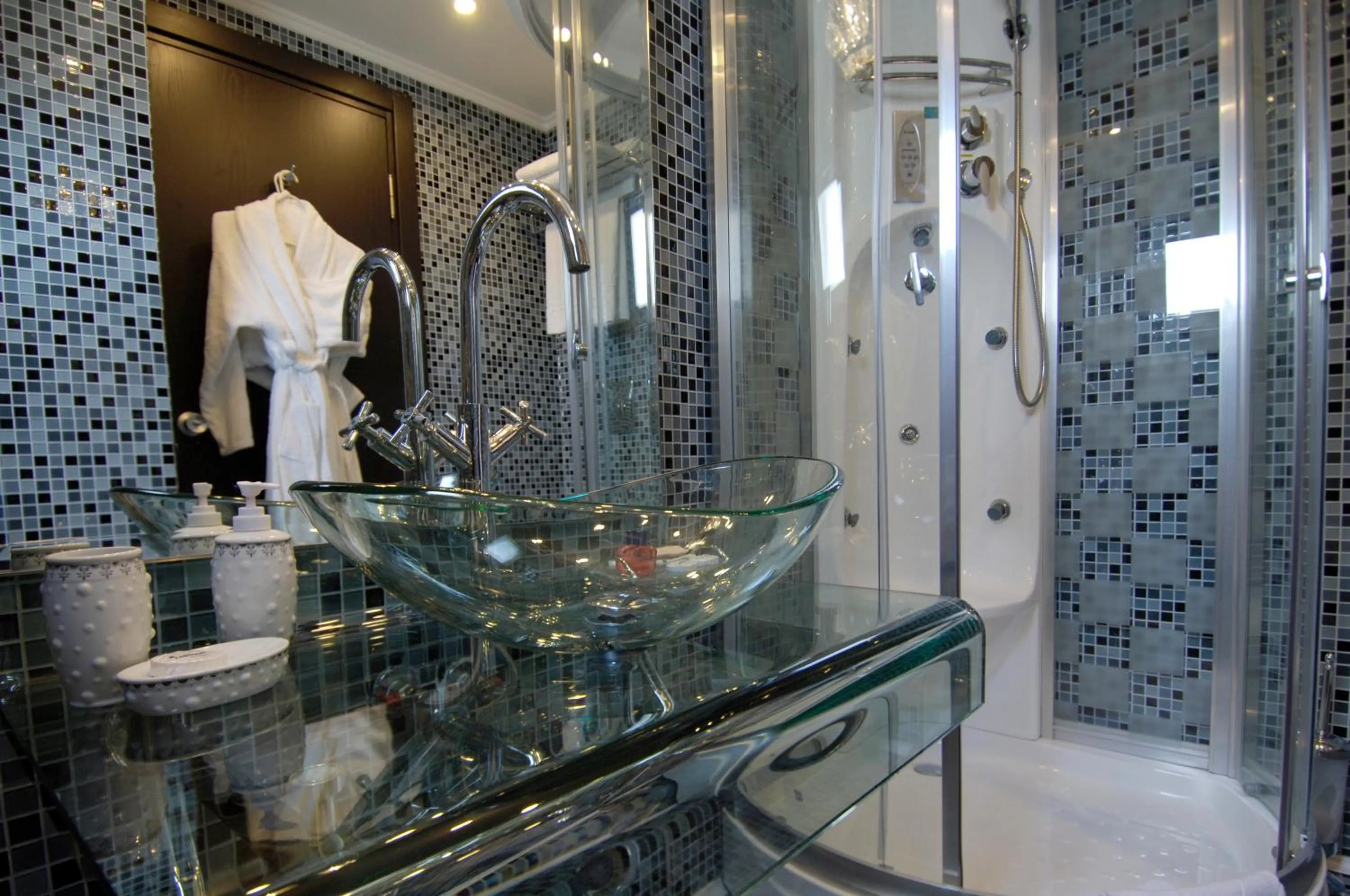 Shower in Cartoon Hotel