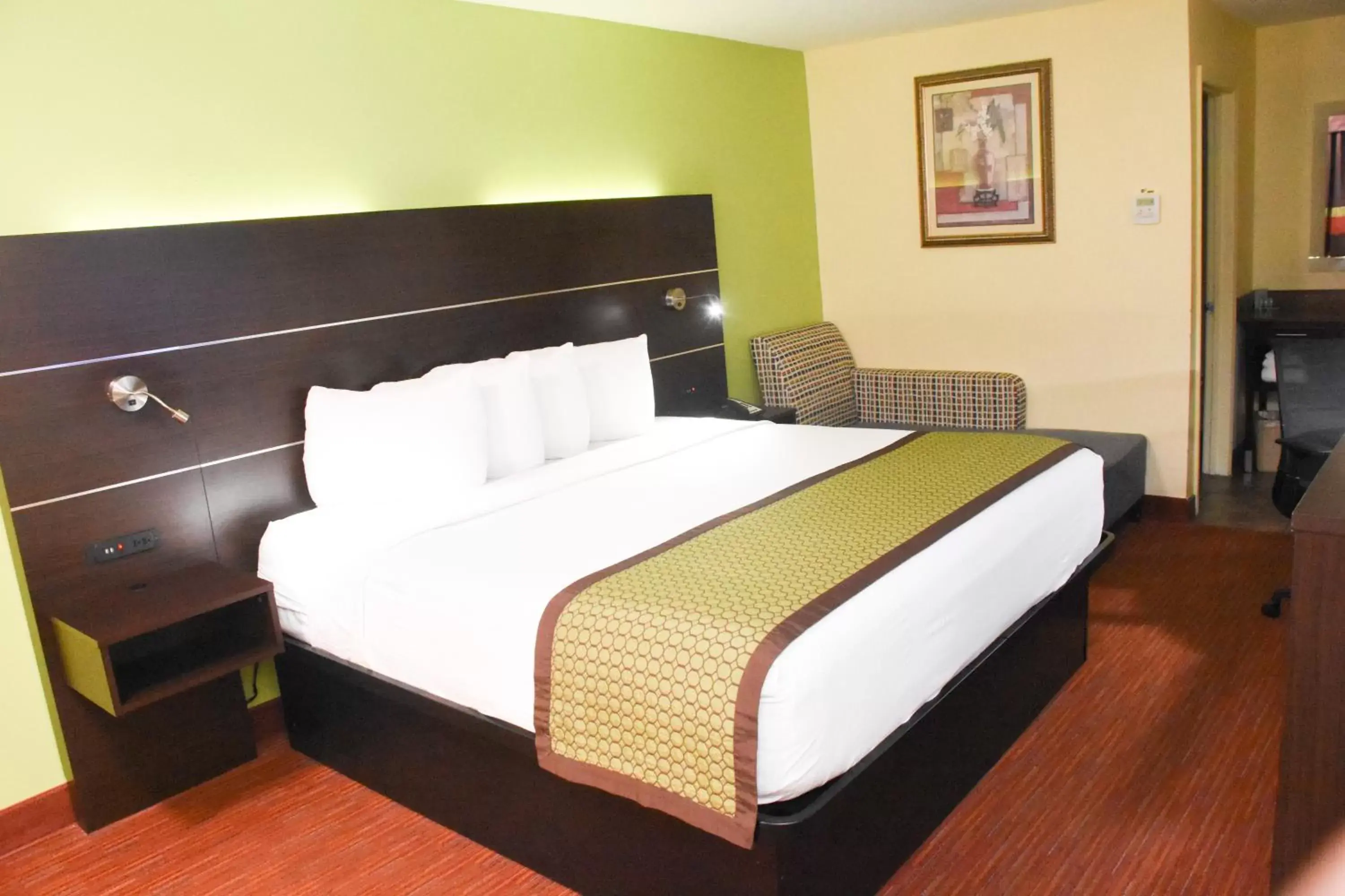 Bed in SureStay Hotel by Best Western Manning