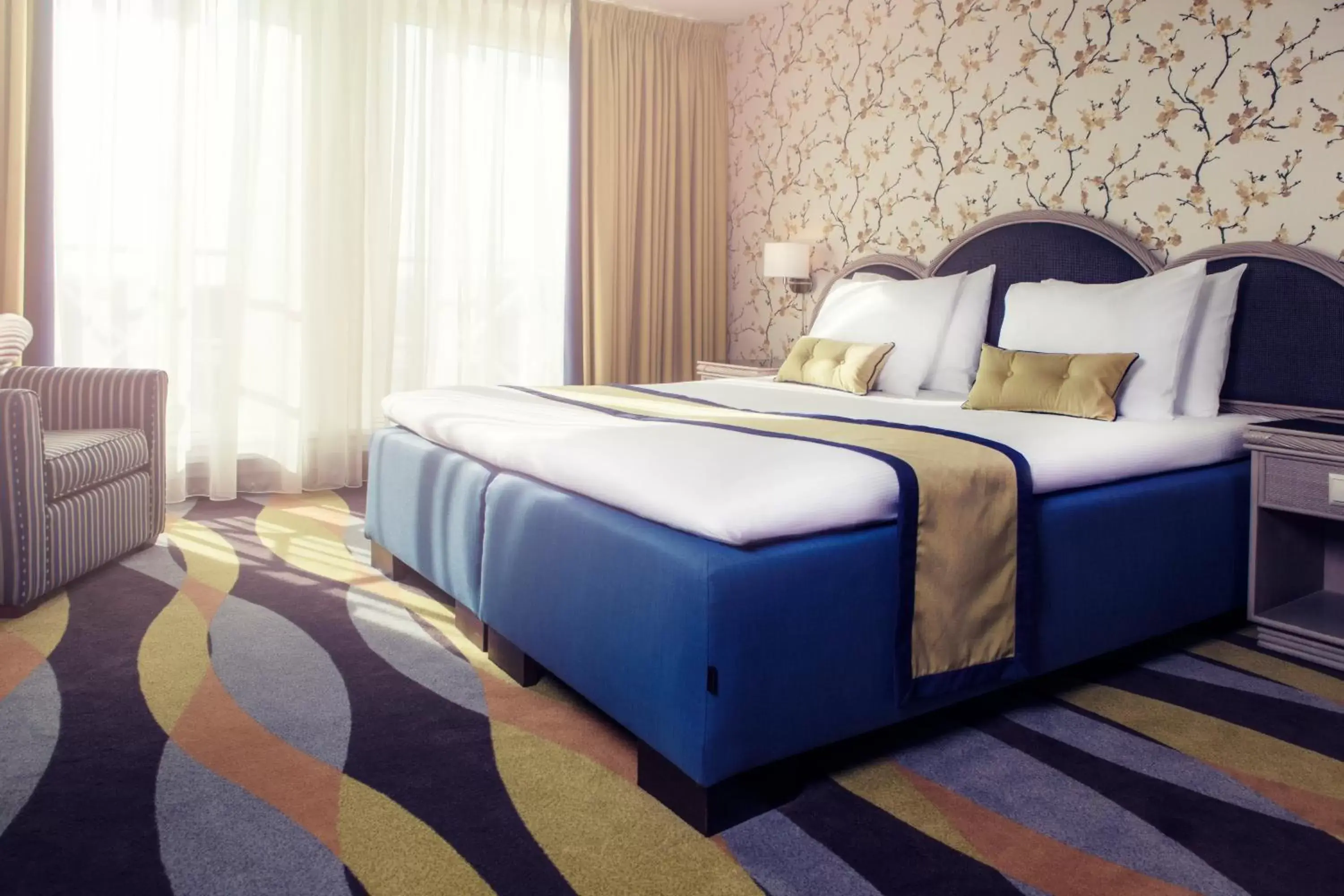 Bedroom, Bed in Carlton Oasis Hotel