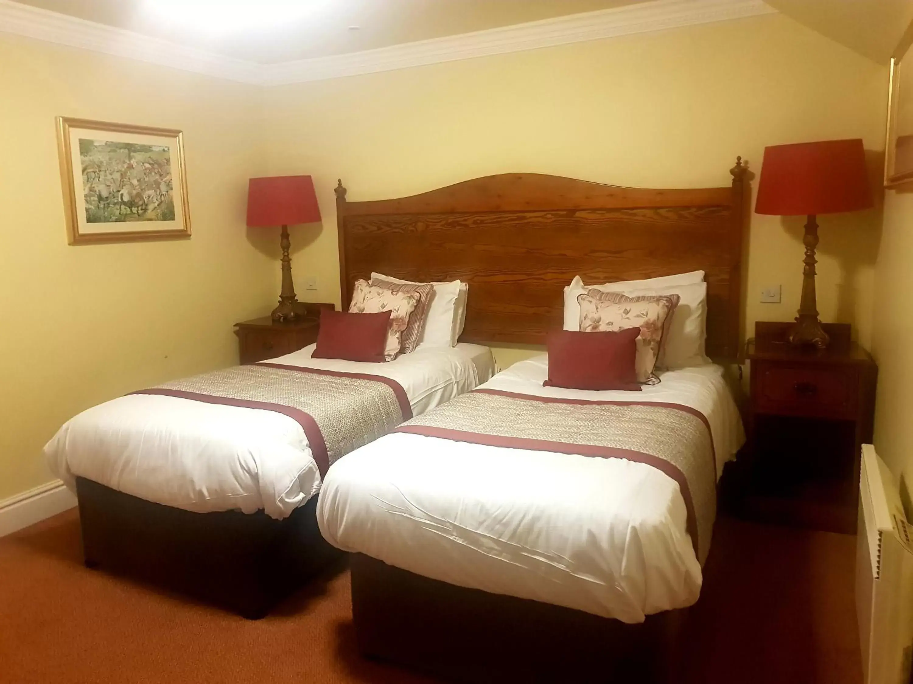 Photo of the whole room, Bed in The Atherstone Red Lion Hotel