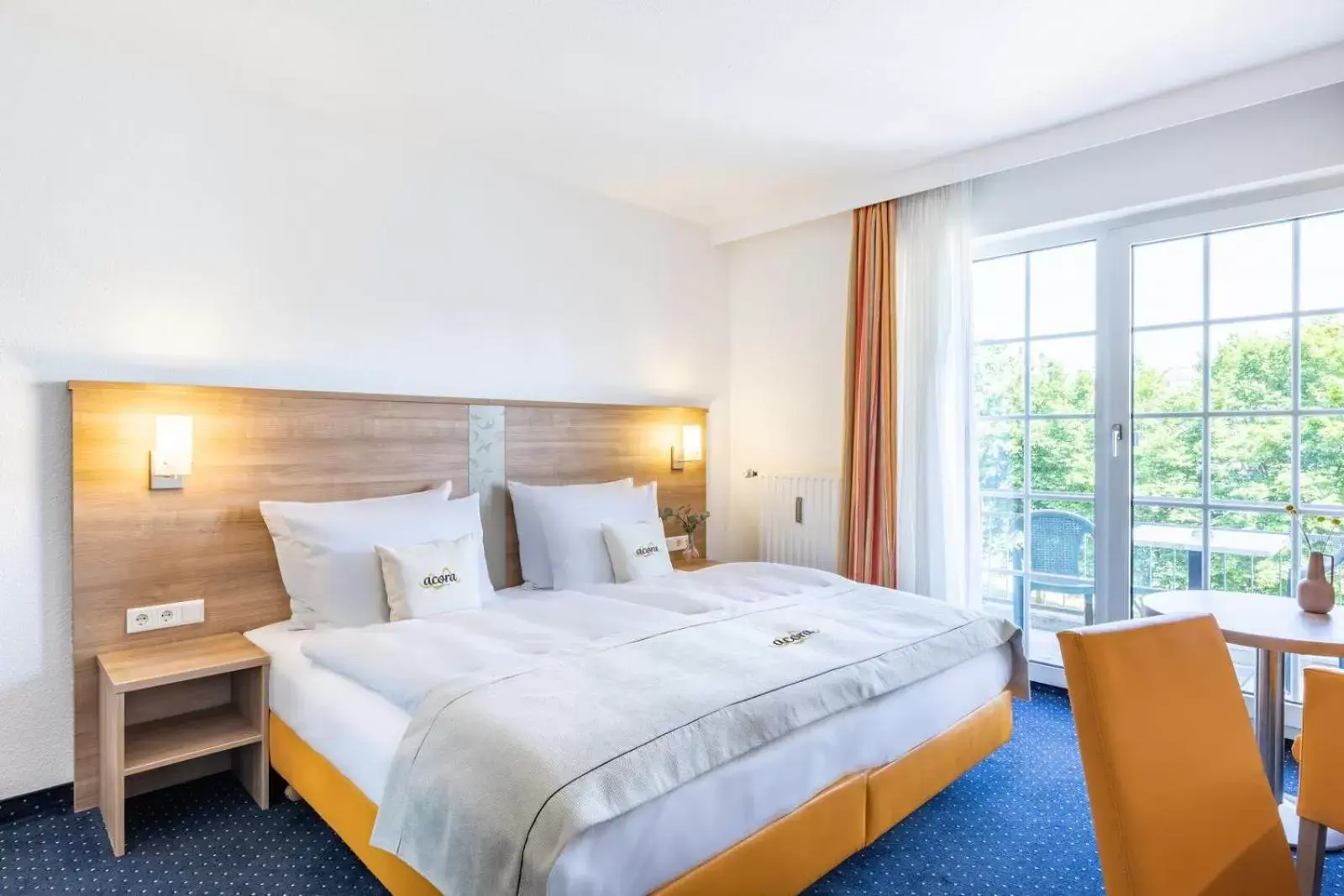 Photo of the whole room, Bed in acora Düsseldorf Living the City