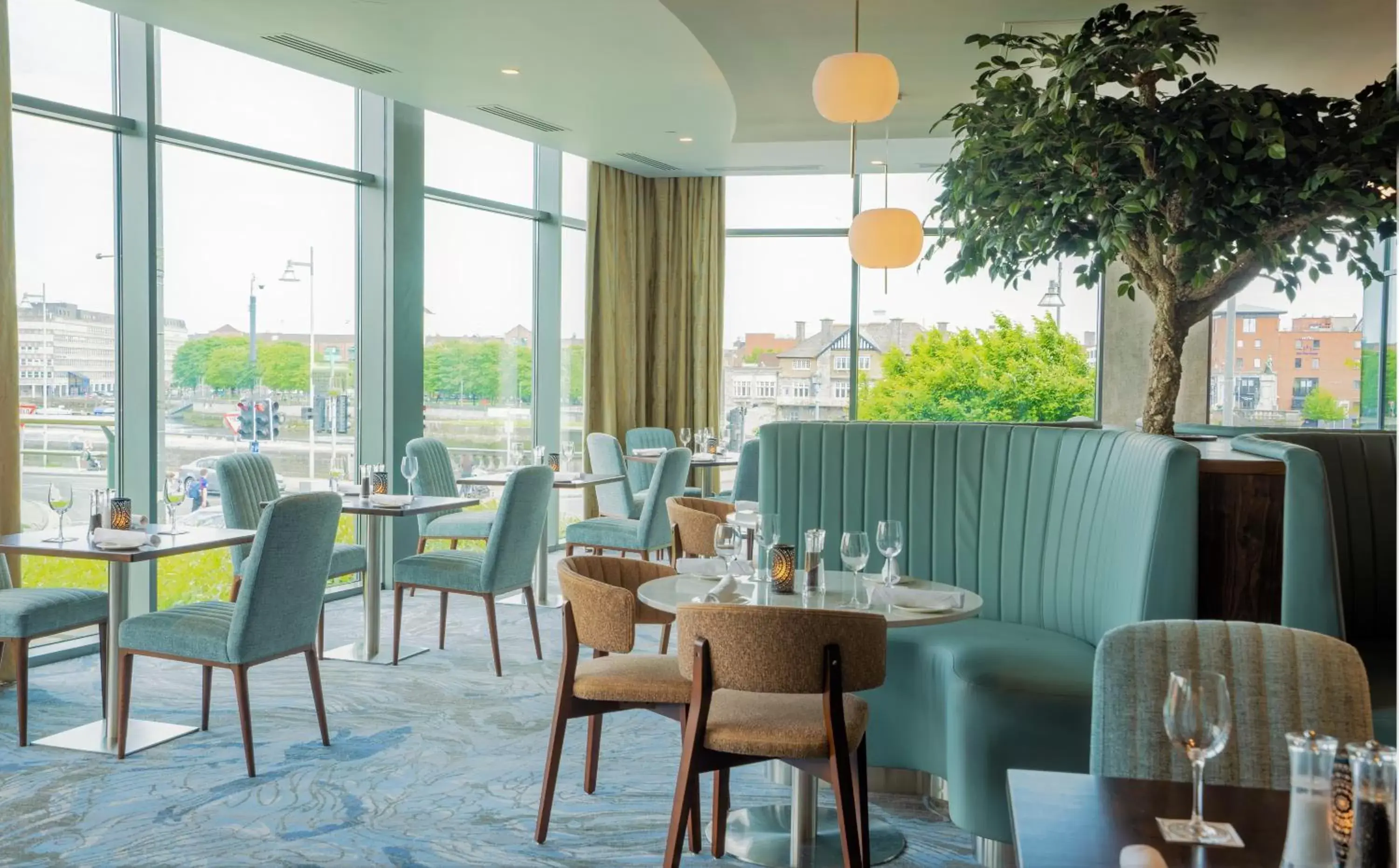 Restaurant/Places to Eat in Limerick Strand Hotel