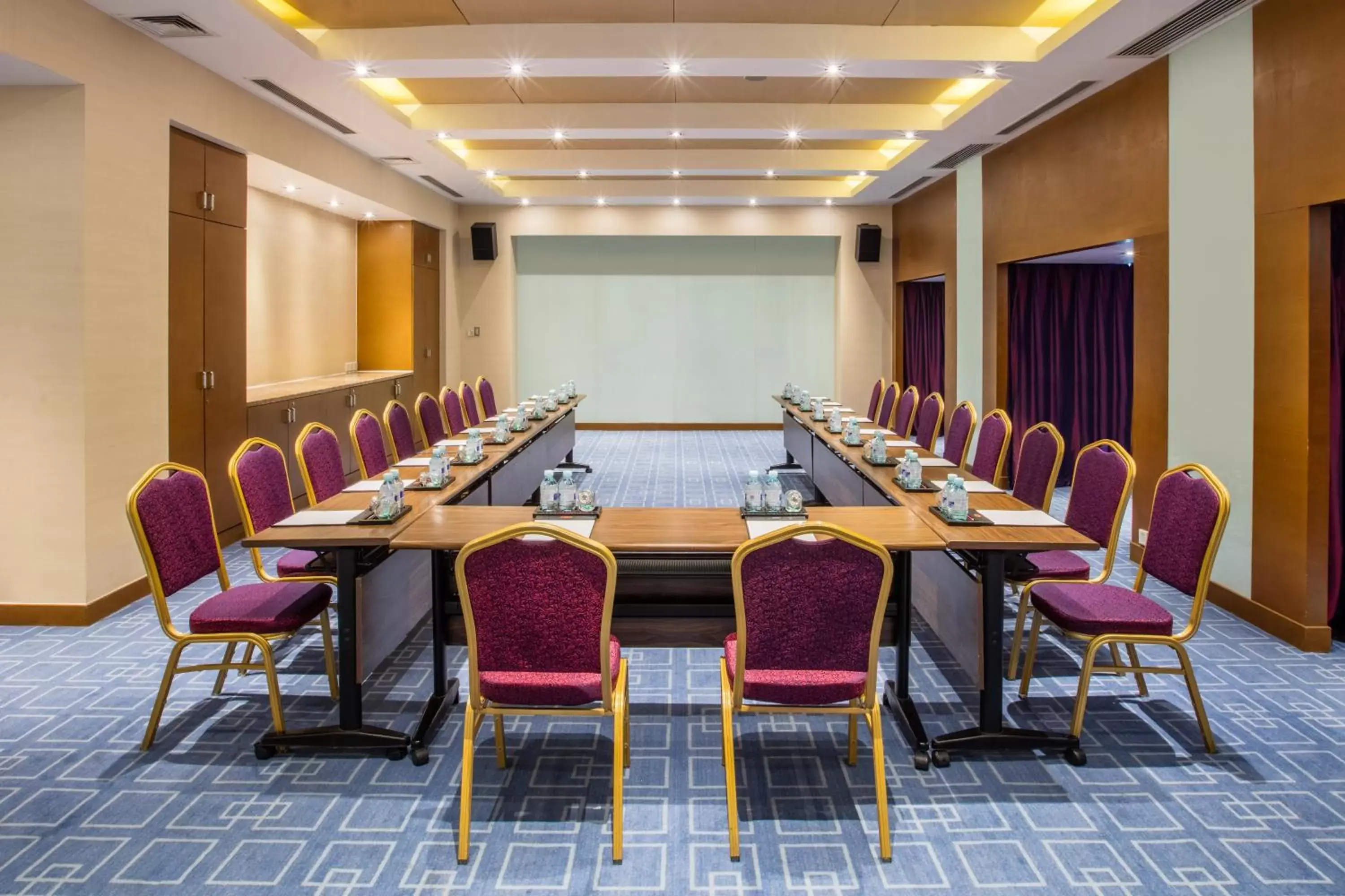 Meeting/conference room in Guo Ji Yi Yuan Hotel