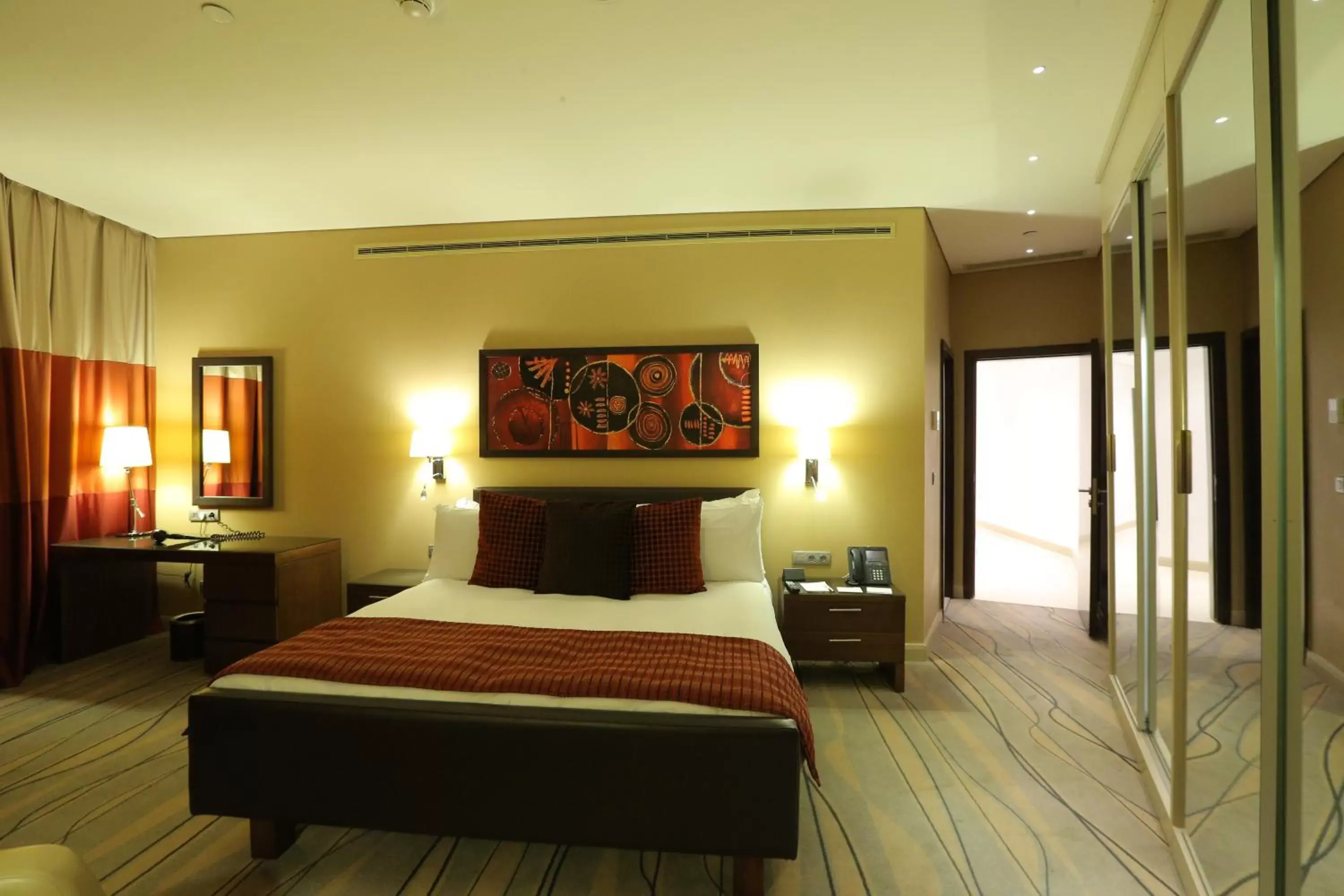 Bedroom, Bed in Staybridge Suites Hotel, an IHG Hotel