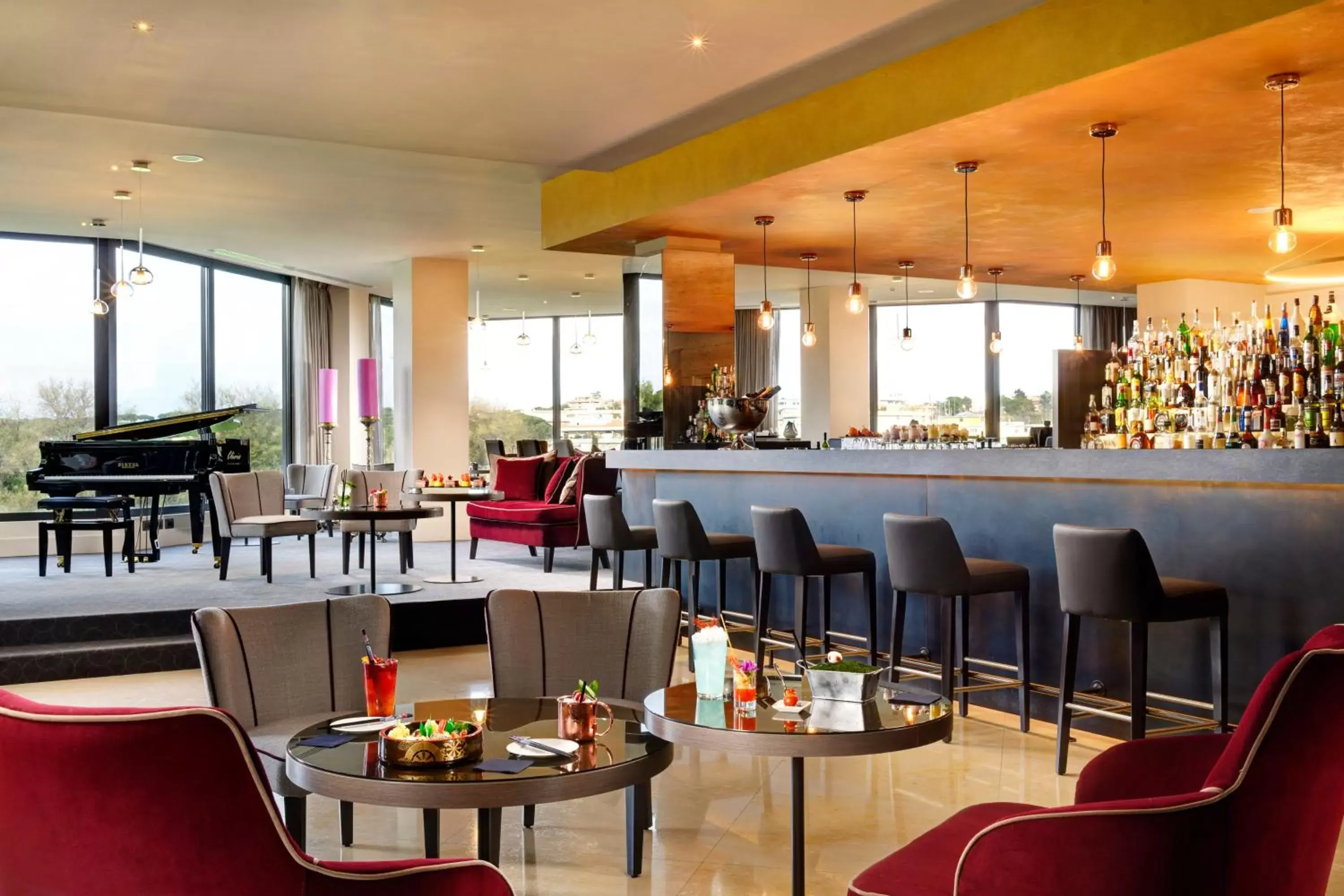 Lounge or bar, Restaurant/Places to Eat in A.Roma Lifestyle Hotel