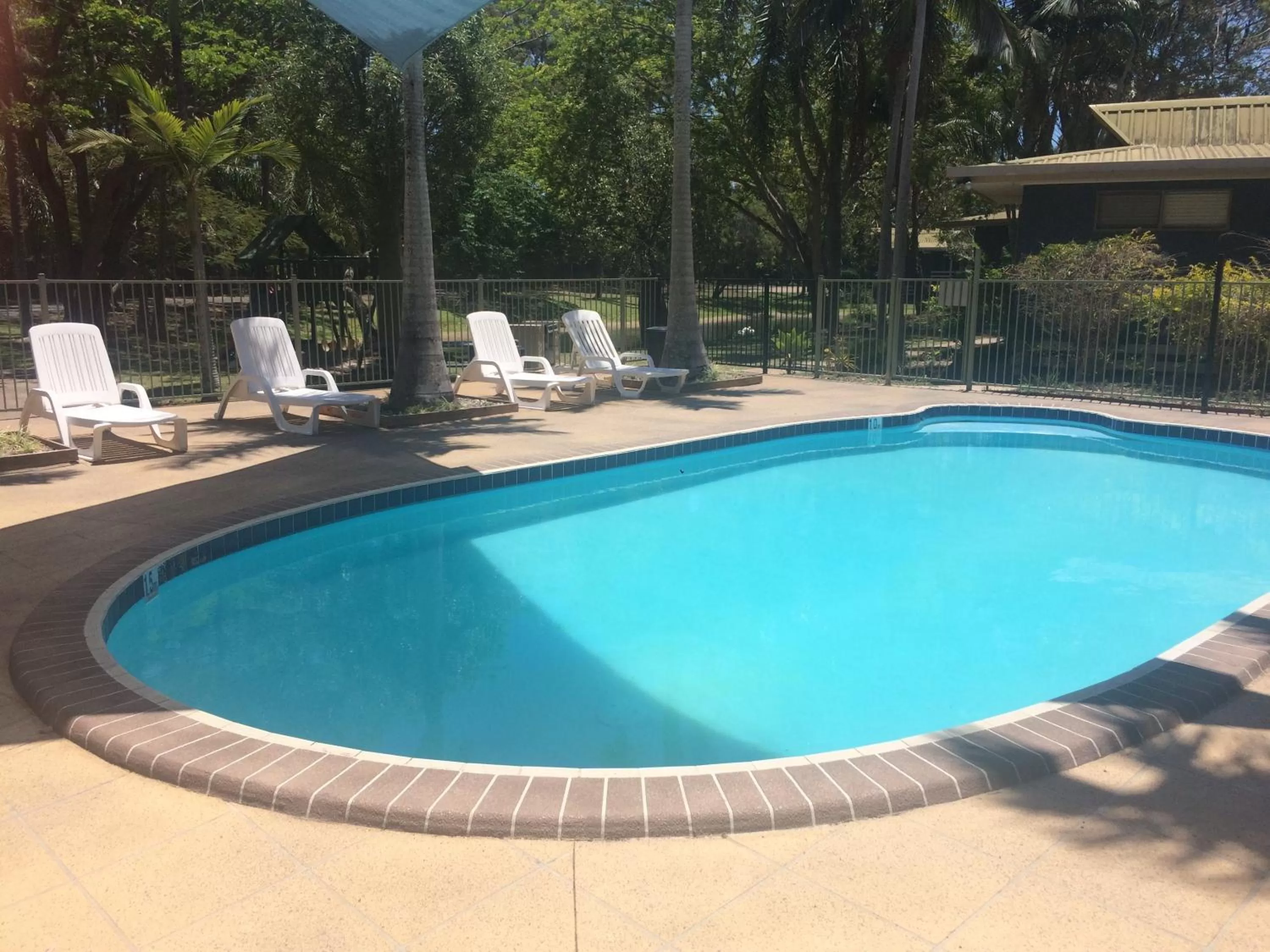 Swimming pool in Sanctuary Lakes Fauna Retreat