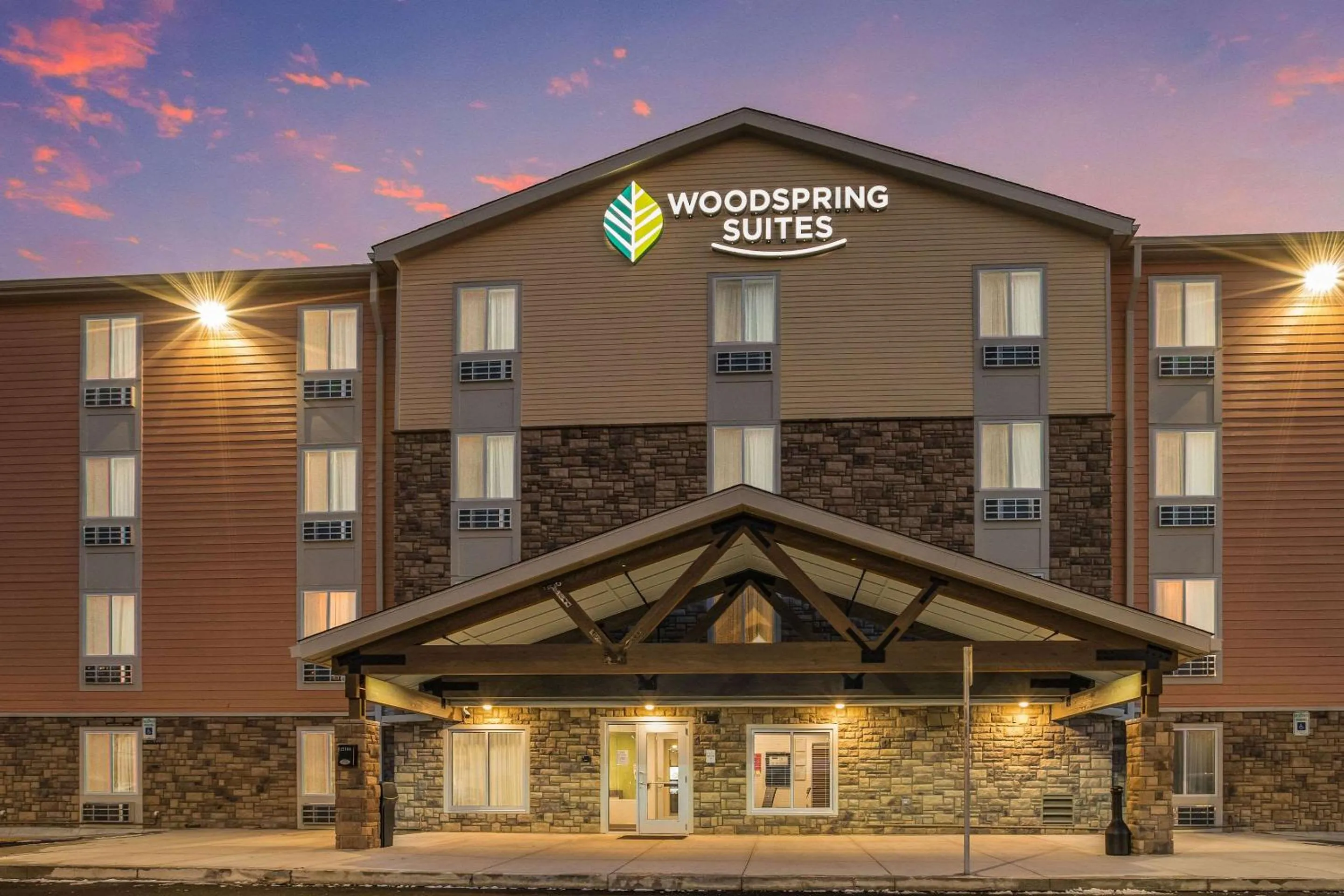 Property building in WoodSpring Suites Detroit Farmington Hills