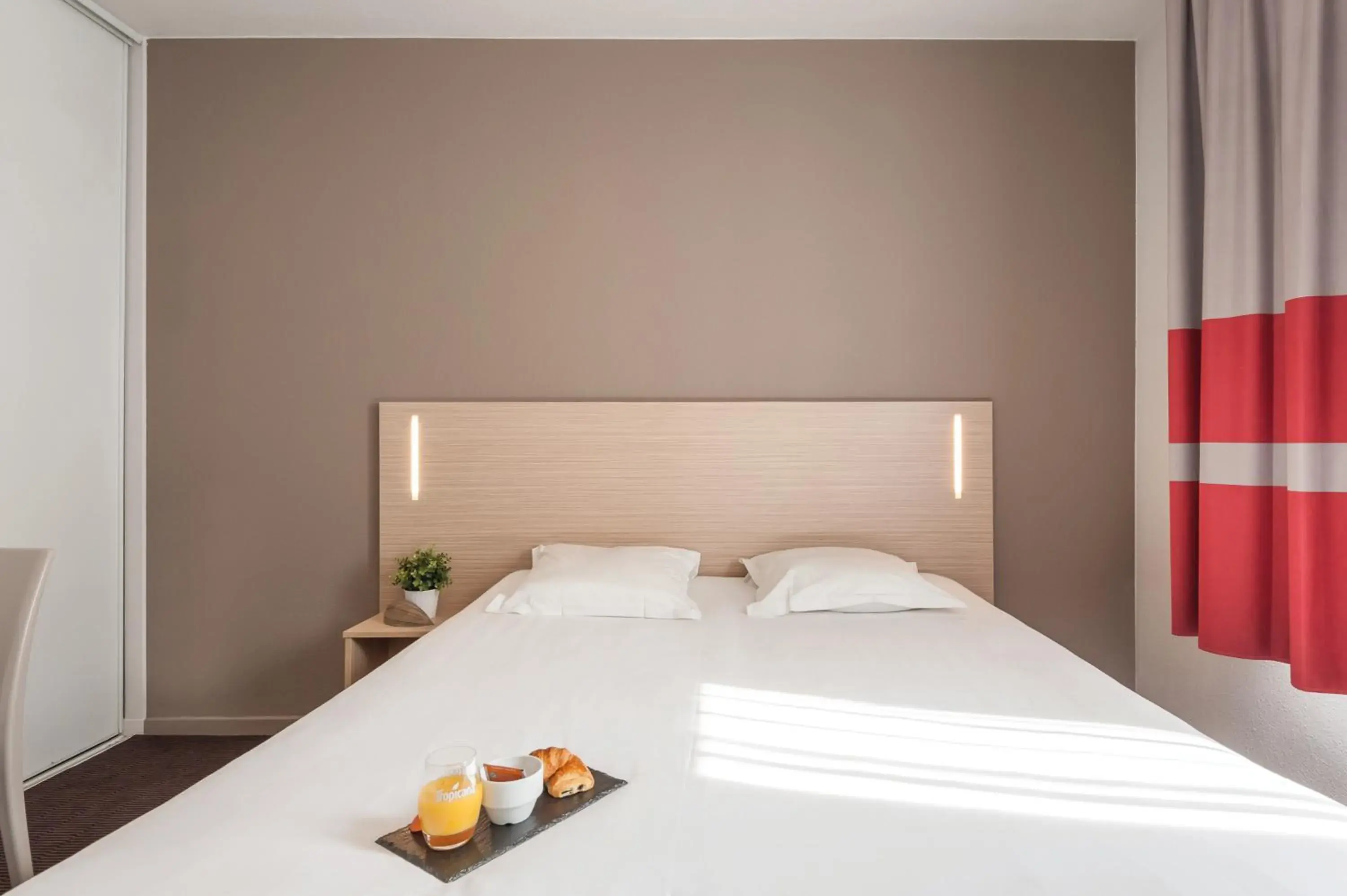 Bed, Room Photo in Appart'City Lyon Part Dieu Garibaldi