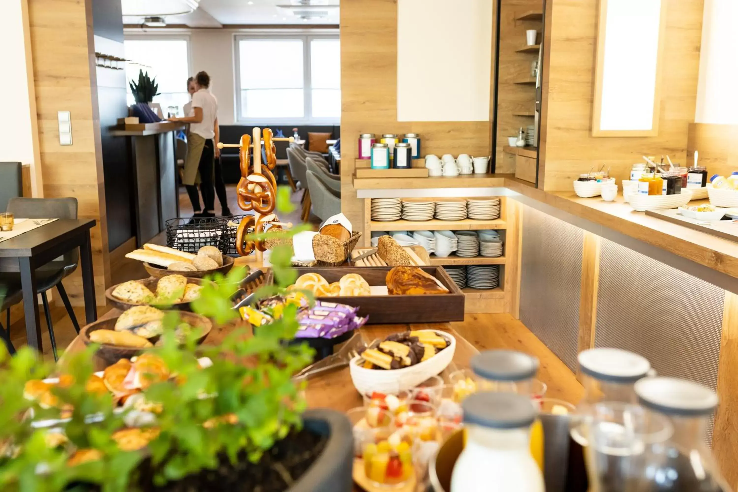 Breakfast, Restaurant/Places to Eat in Das Reinisch Airport Hotel & Restaurant