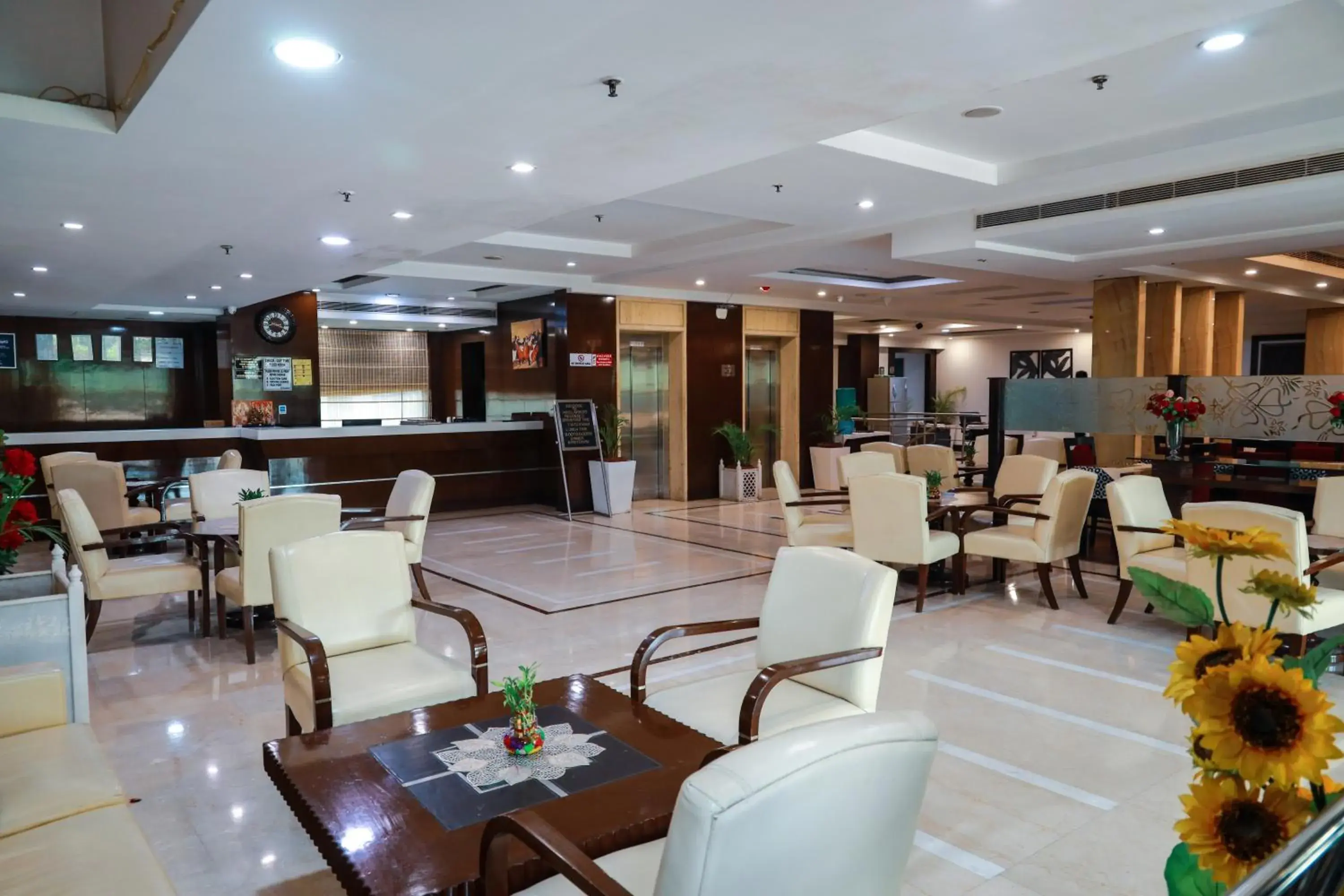 Seating area, Restaurant/Places to Eat in Airport Residency