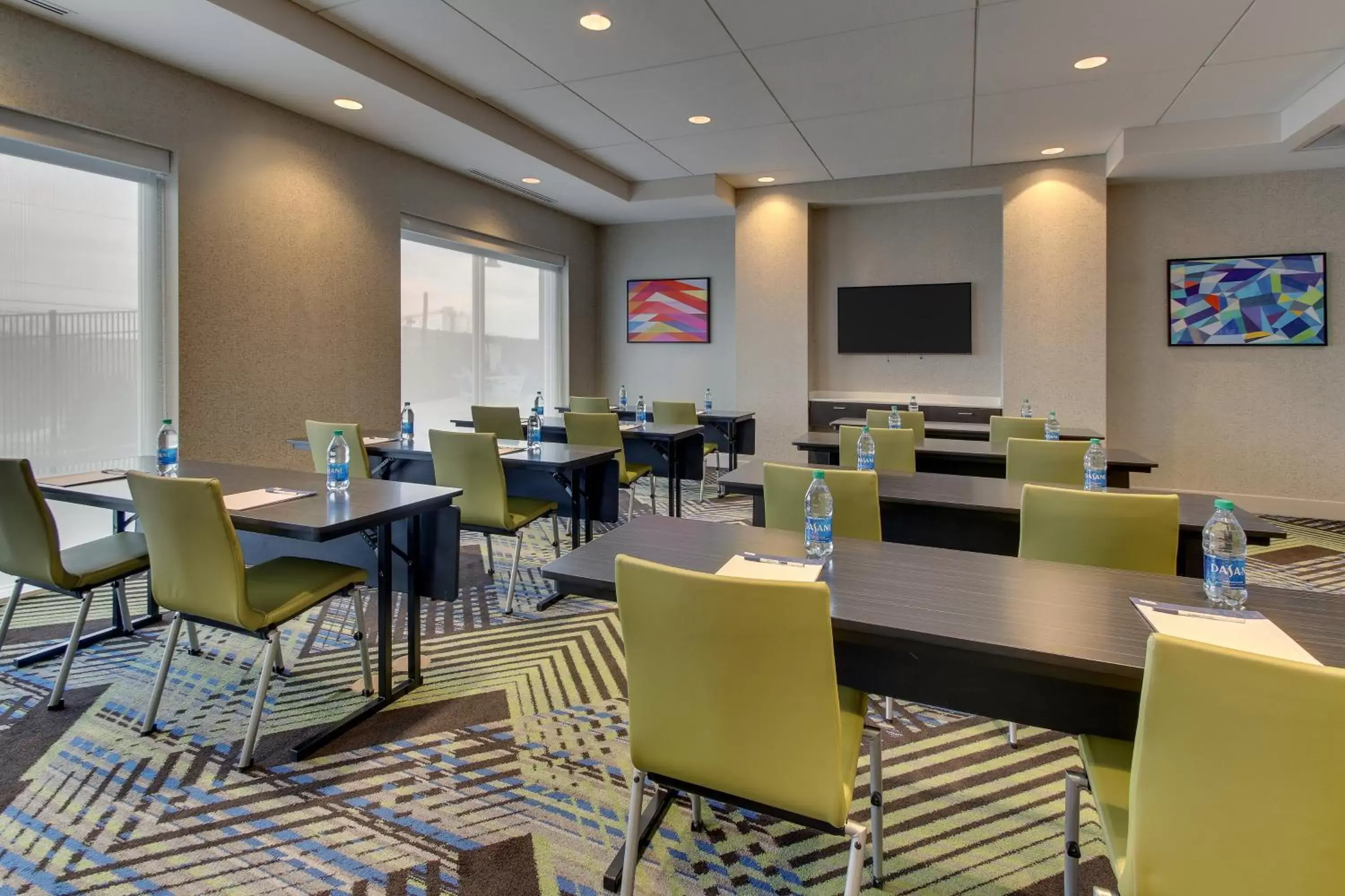 Meeting/conference room, Restaurant/Places to Eat in Holiday Inn Express & Suites - Nashville MetroCenter Downtown, an IHG Hotel