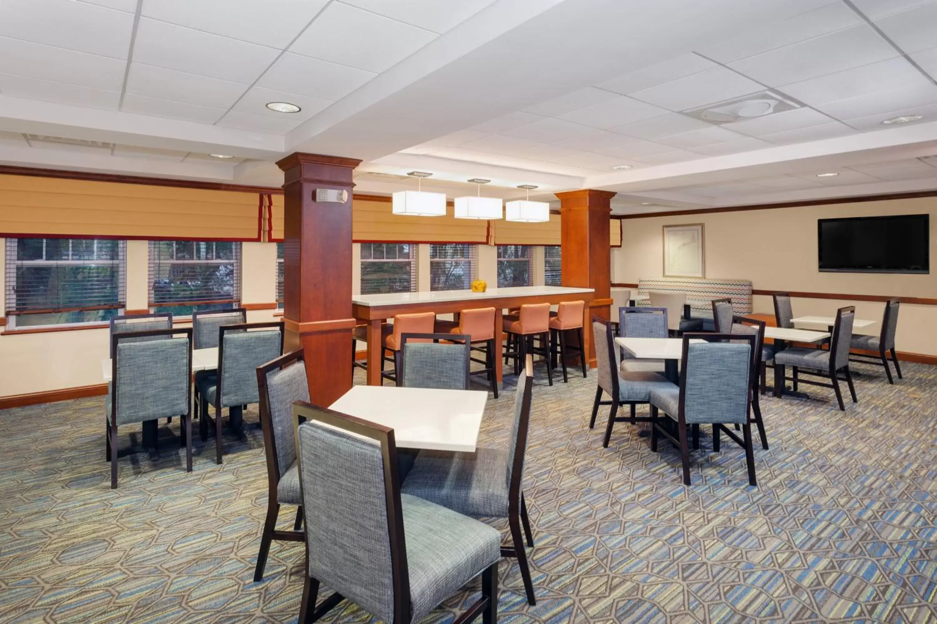 Property building, Restaurant/Places to Eat in Holiday Inn Express Hotel & Suites Hampton South-Seabrook, an IHG Hotel