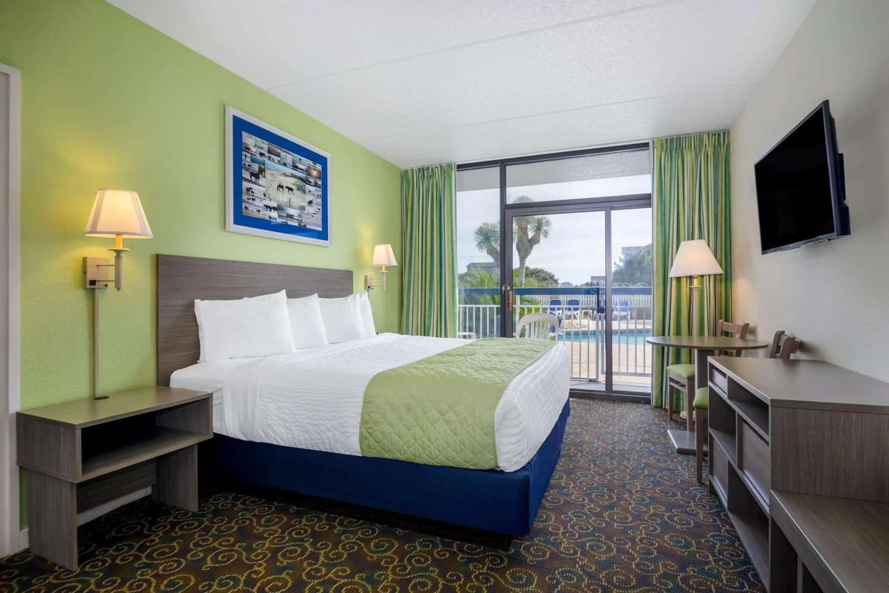 Photo of the whole room, Bed in Travelodge by Wyndham Outer Banks/Kill Devil Hills