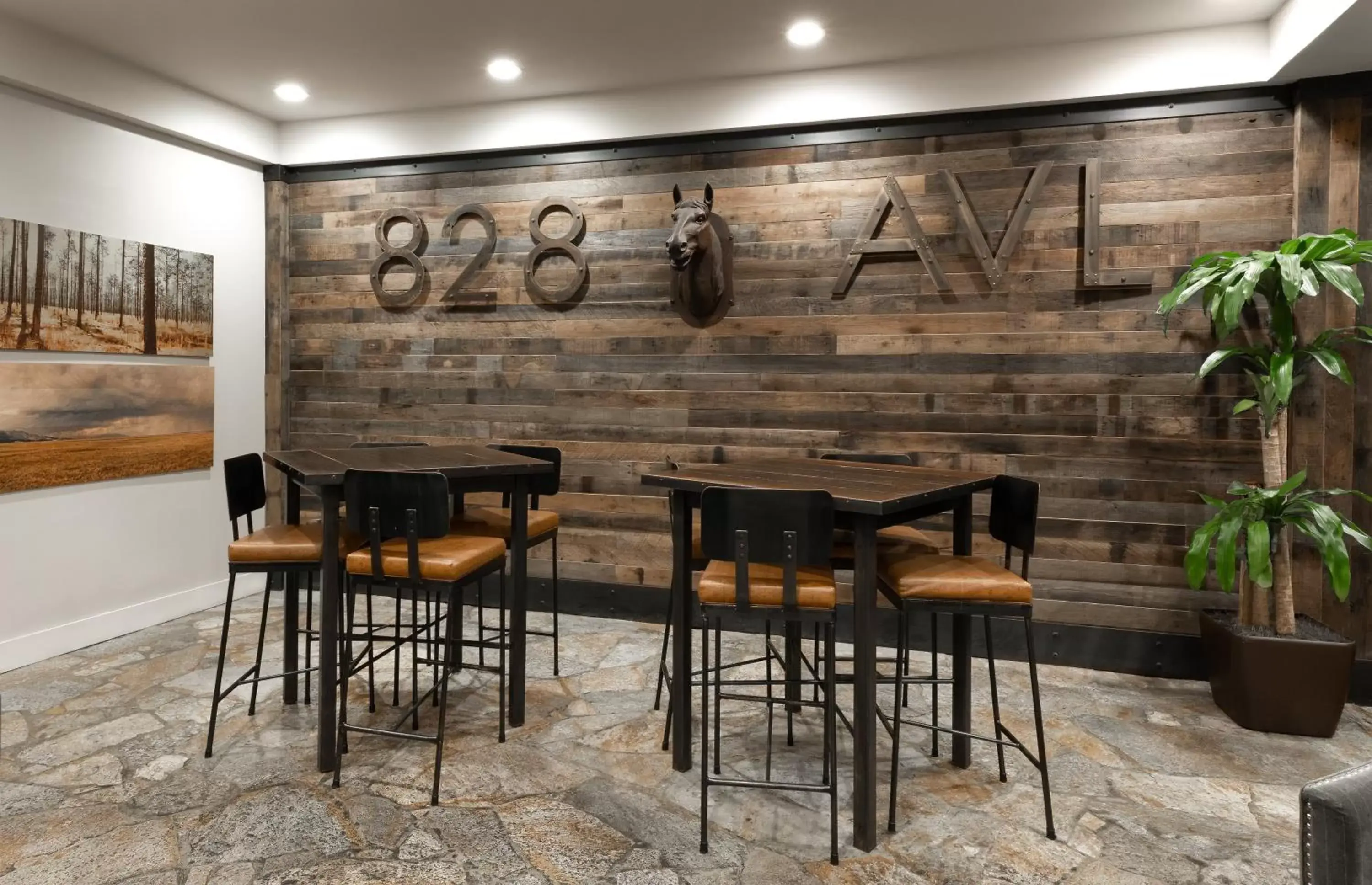 Lounge or bar, Restaurant/Places to Eat in Crowne Plaza Resort Asheville, an IHG Hotel