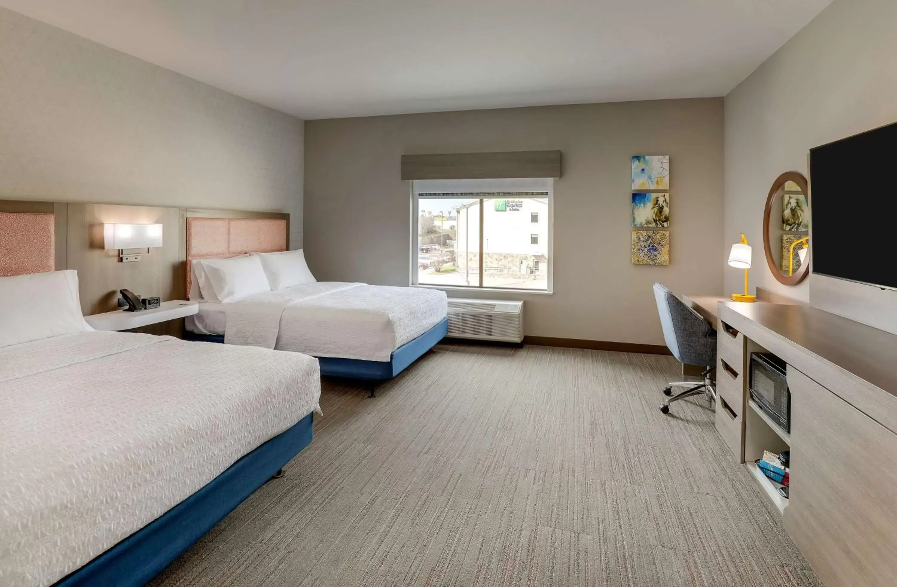 Bed in Hampton Inn & Suites Weatherford, Tx