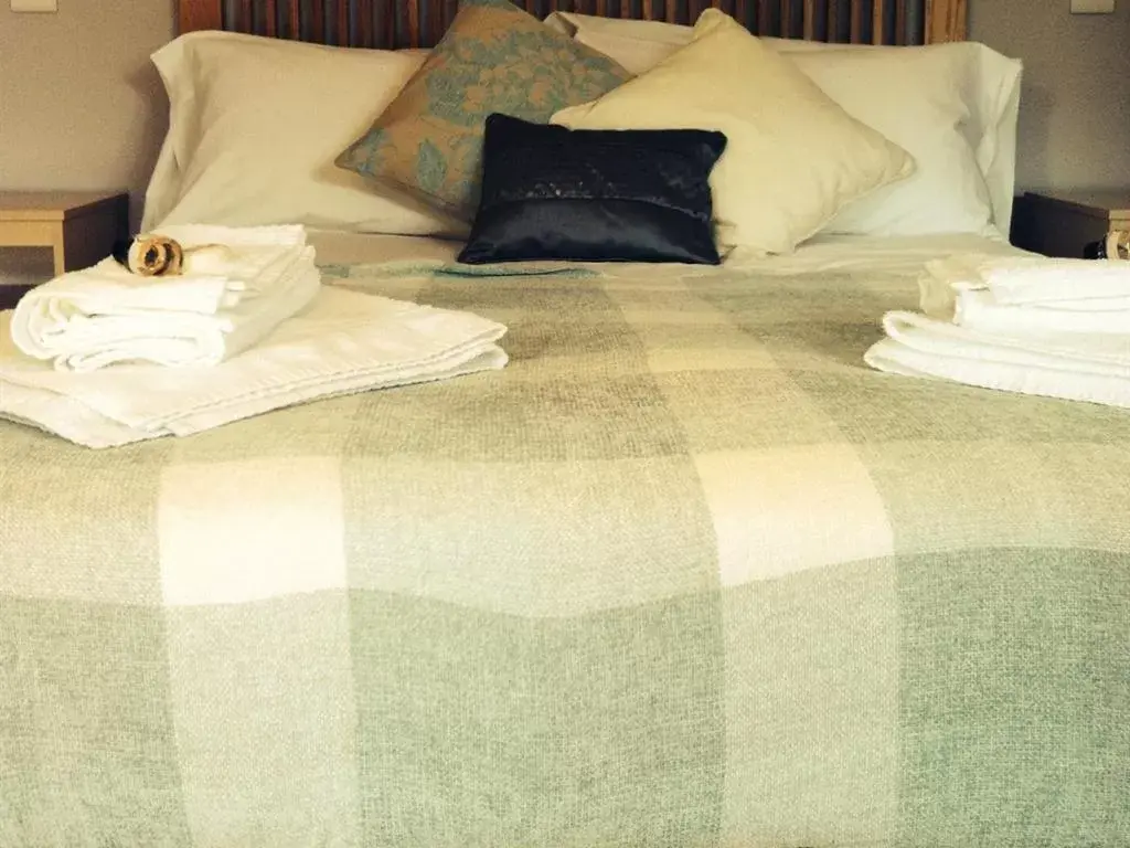 Standard Quadruple Room - single occupancy in The Charlton Inn Standard Quadruple Room - single occupancy in The Charlton Inn