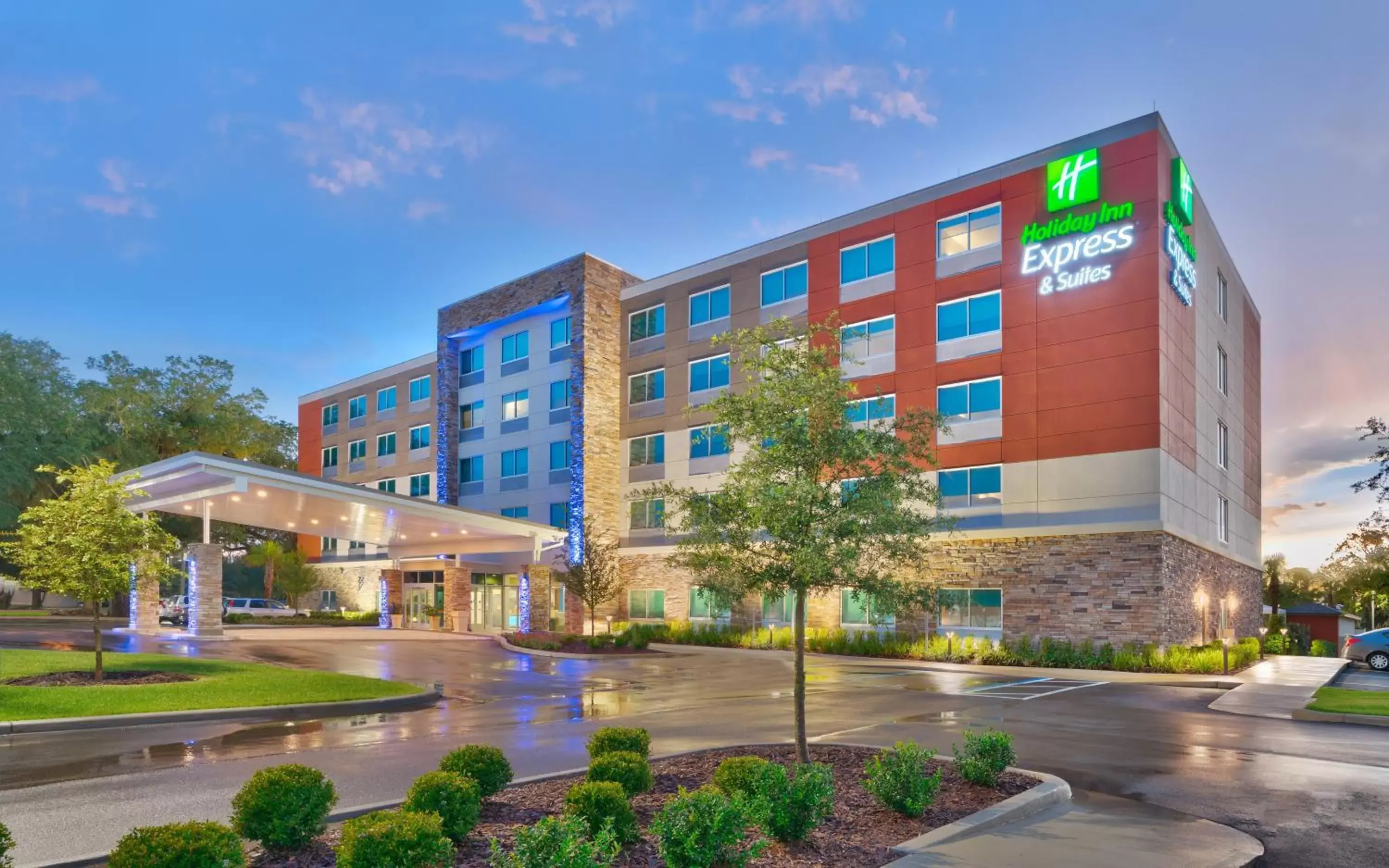 Property building in Holiday Inn Express & Suites - Gainesville I-75, an IHG Hotel