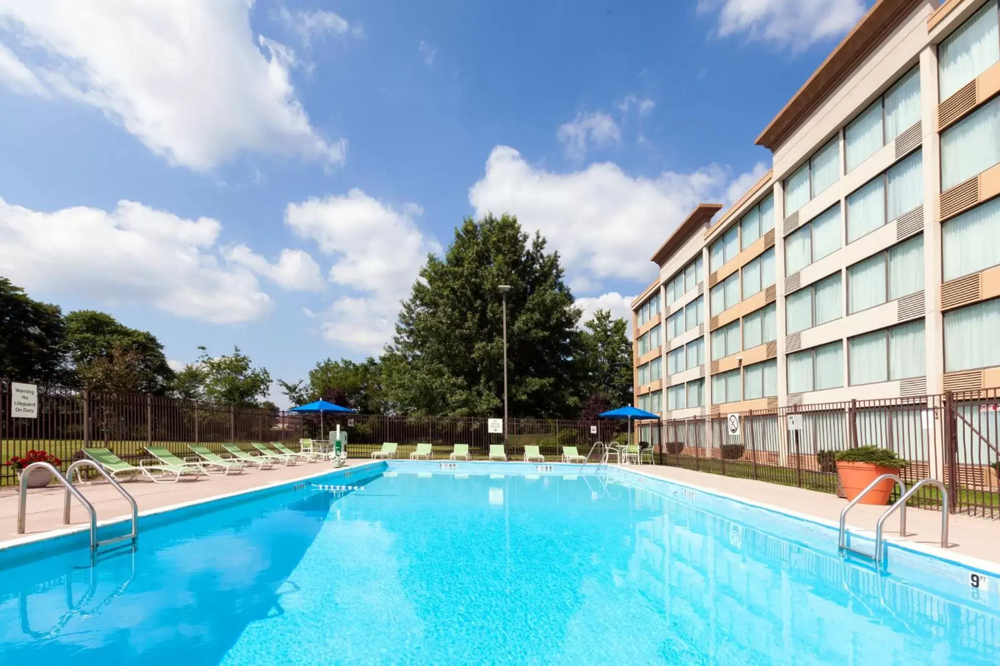 Swimming Pool in Holiday Inn Weirton-Steubenville Area