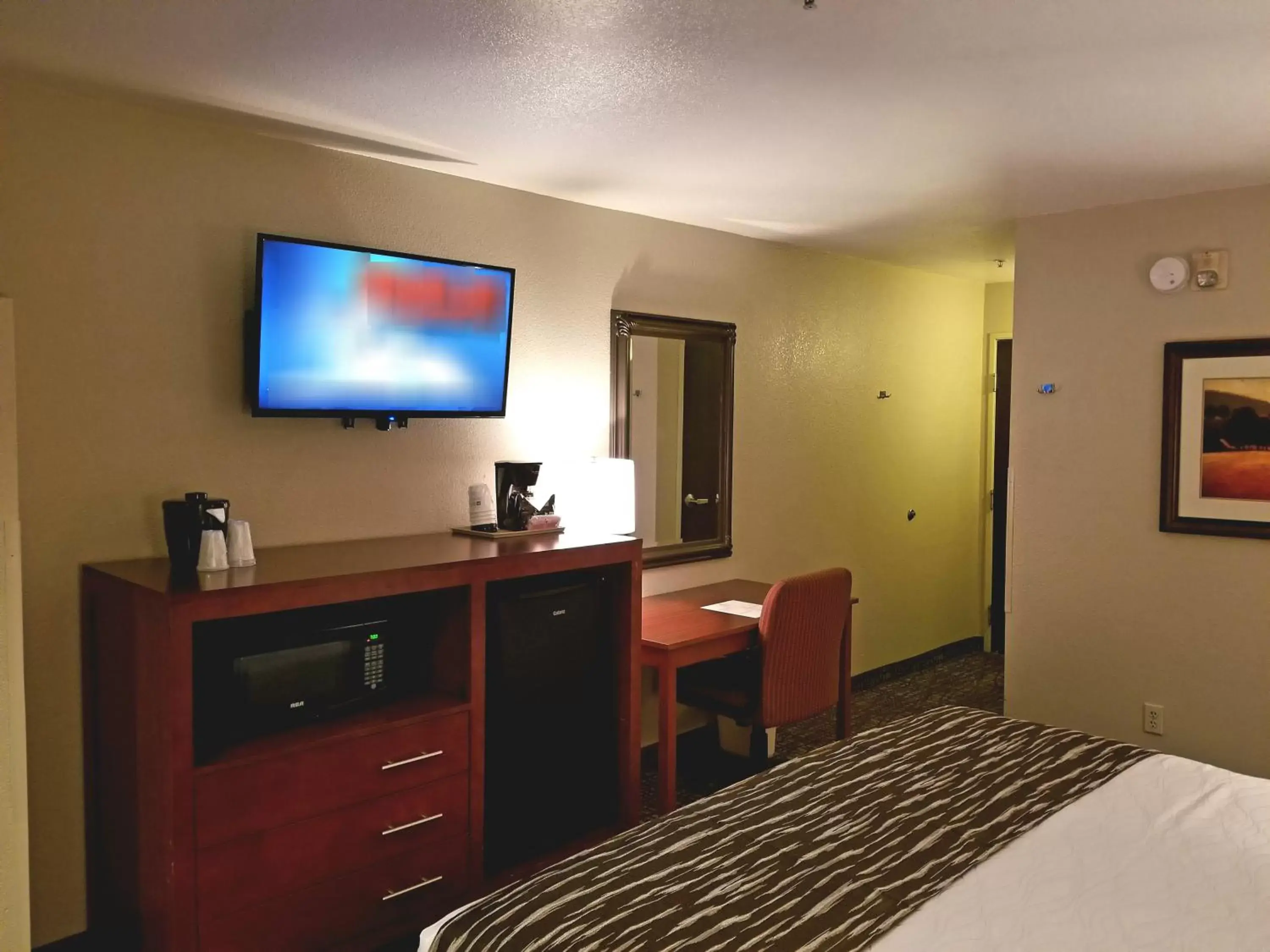Photo of the whole room, TV/Entertainment Center in SureStay Plus Hotel by Best Western Rocklin