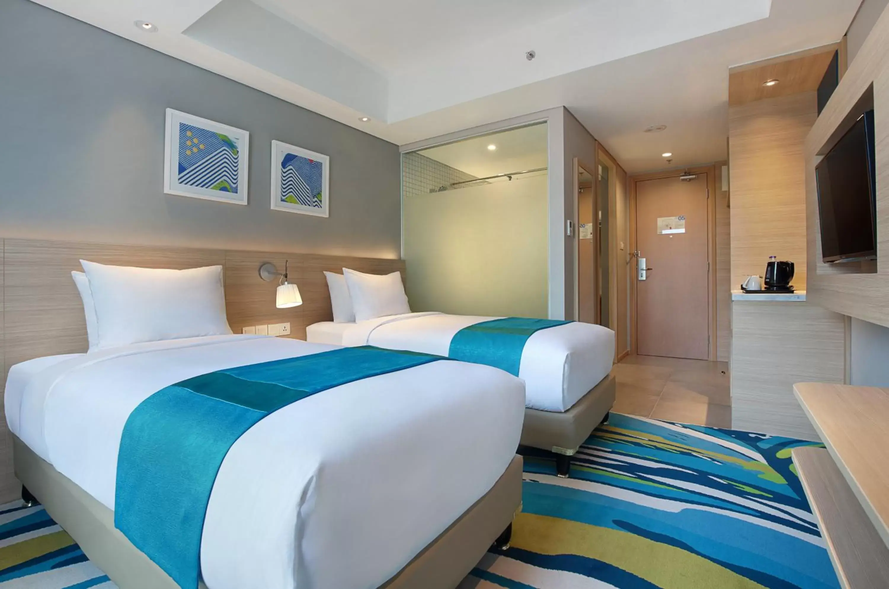 Bed in Holiday Inn Express Jakarta Wahid Hasyim, an IHG Hotel