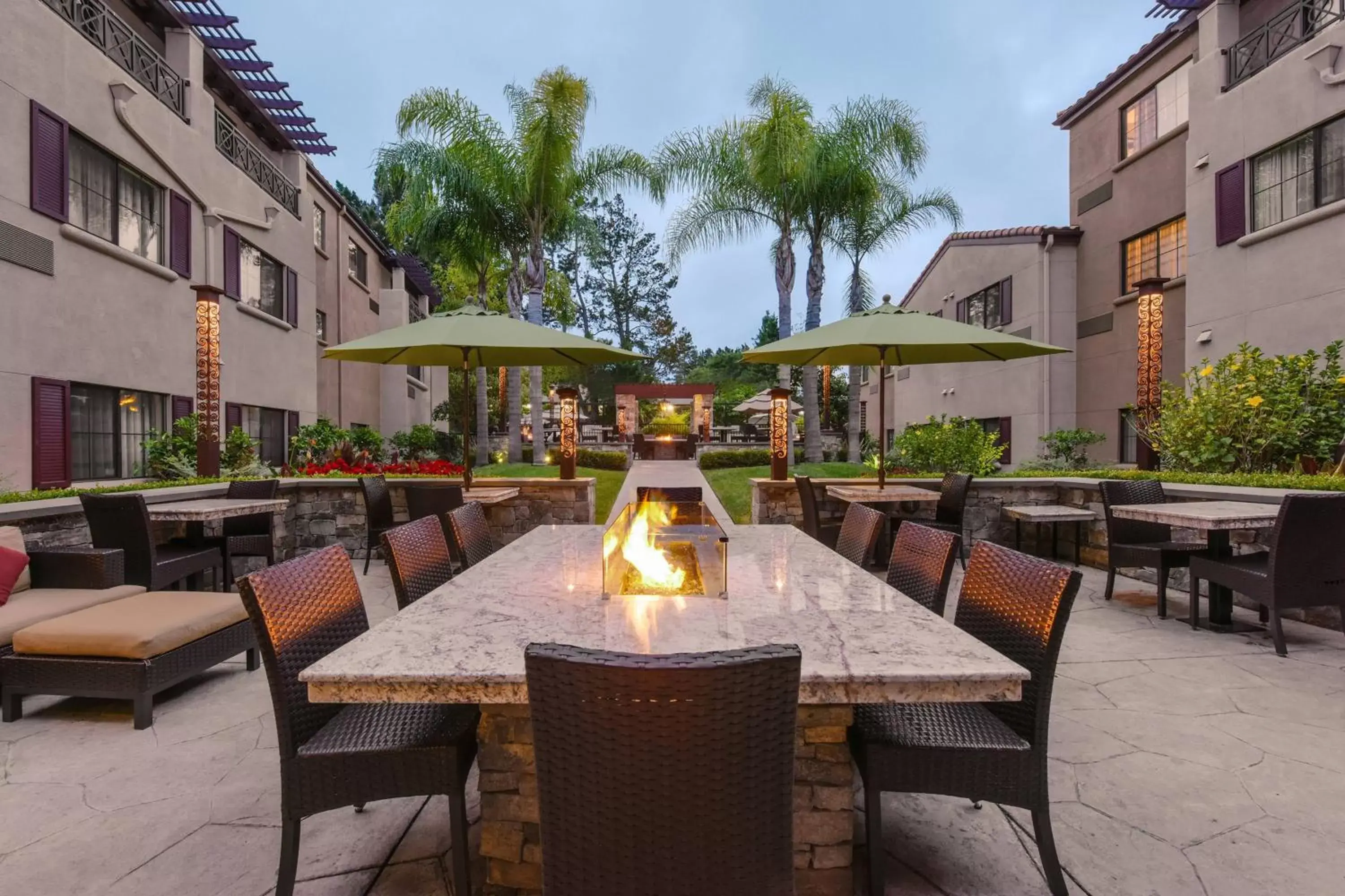 Property building, Restaurant/Places to Eat in Courtyard Palo Alto Los Altos