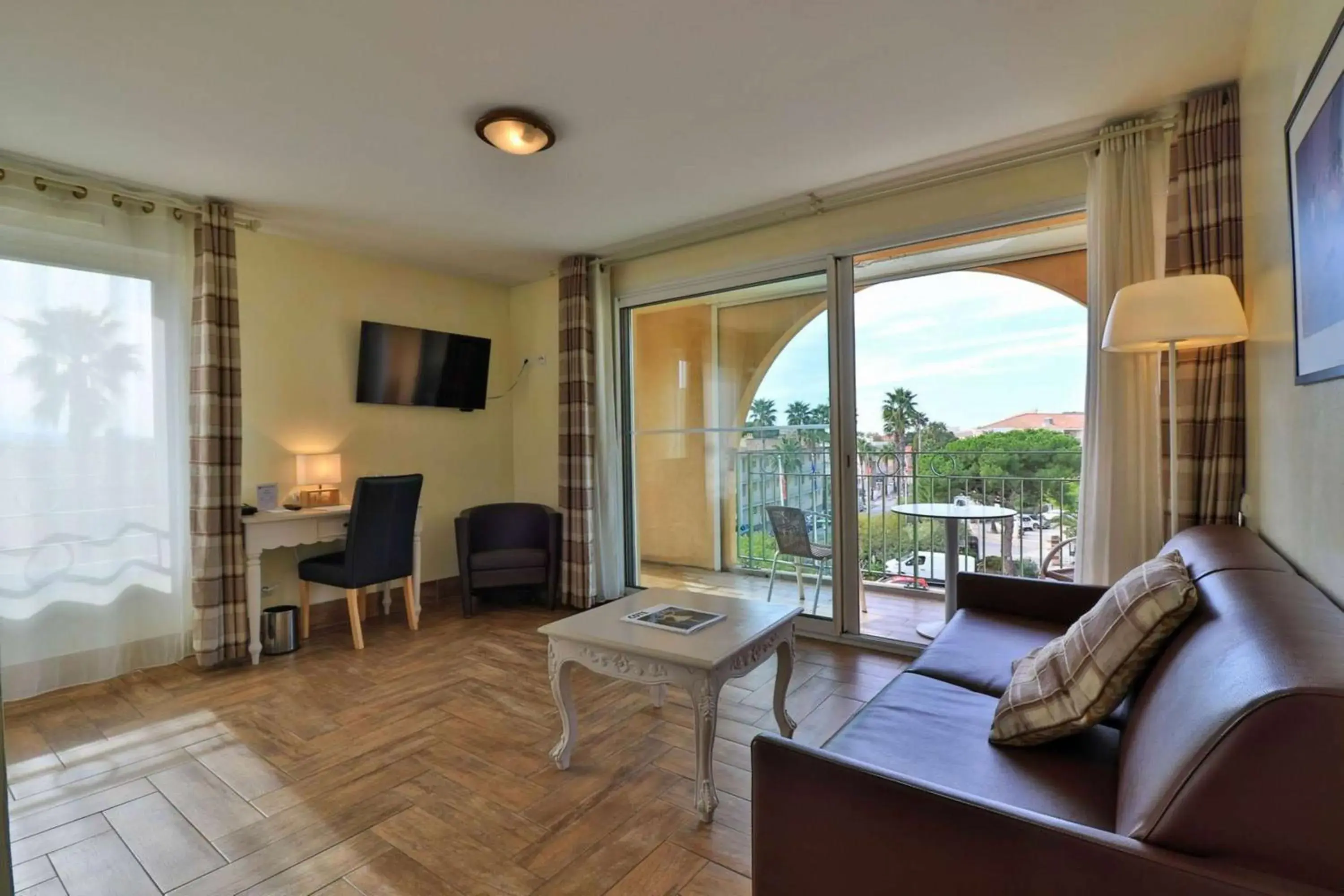 Photo of the whole room, Seating Area in Best Western Plus Soleil et Jardin