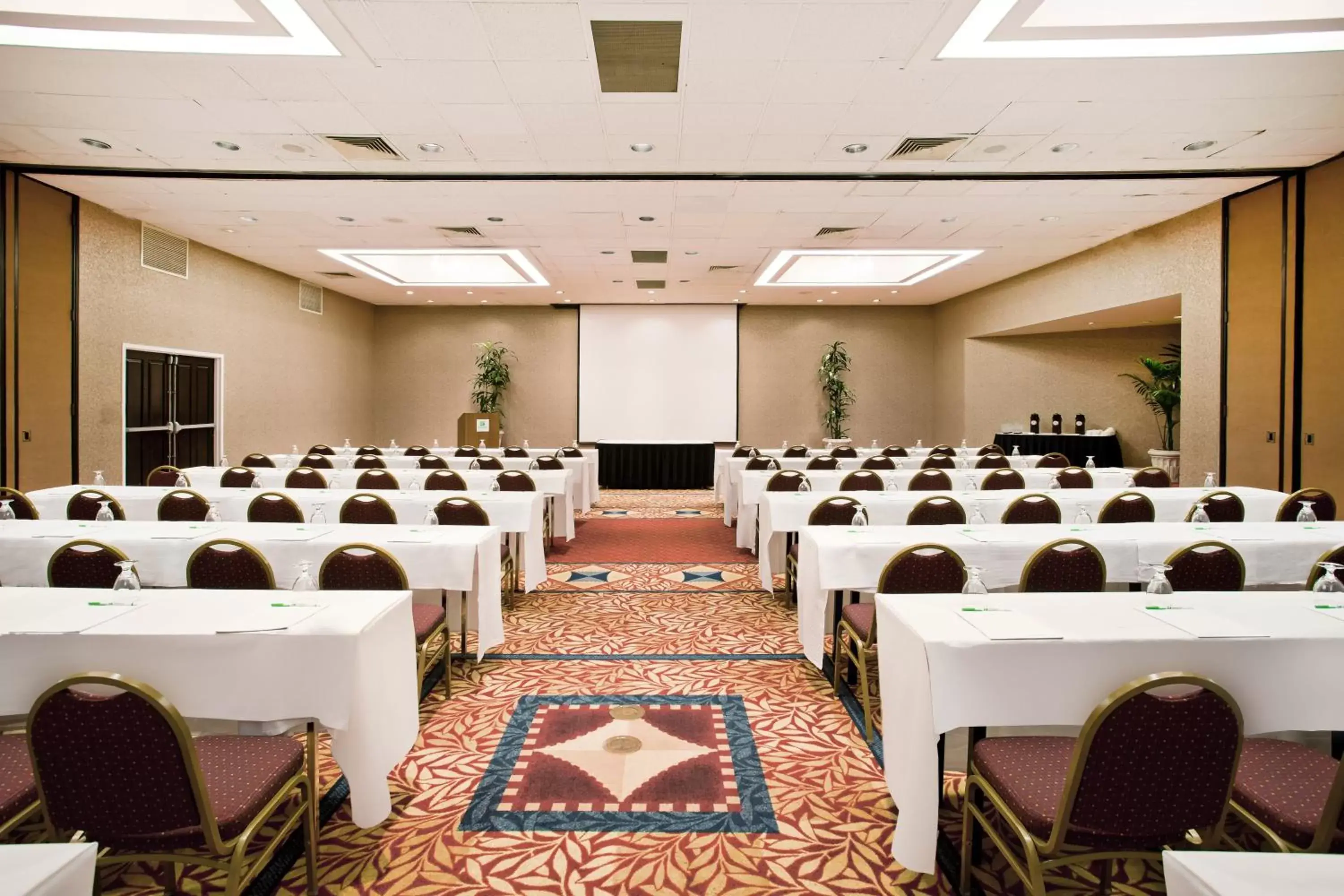 Meeting/conference room in Holiday Inn Los Angeles Gateway-Torrance, an IHG Hotel