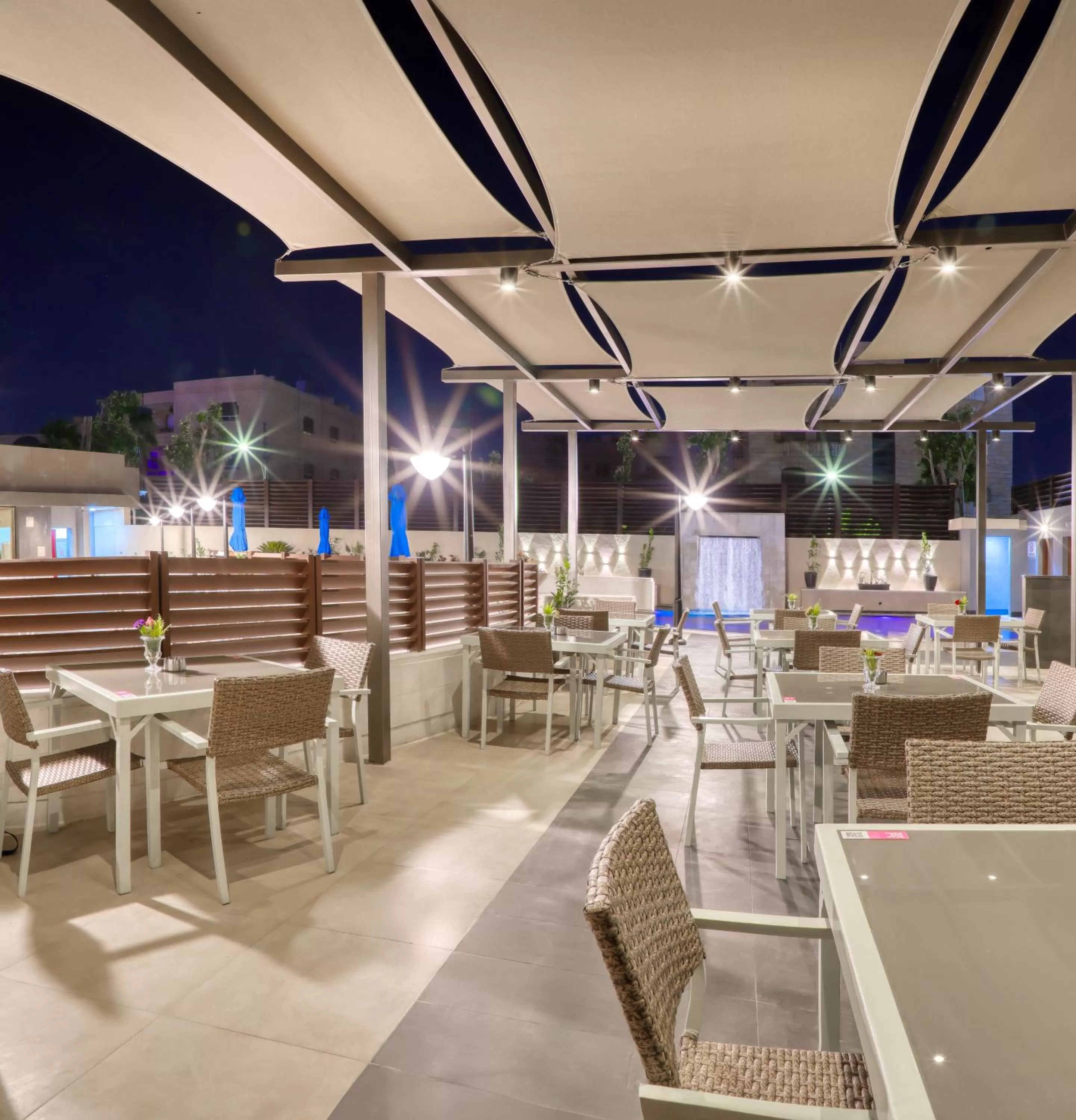 Restaurant/places to eat in Geneva Hotel