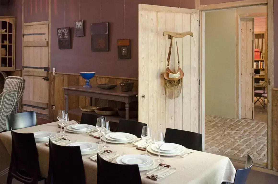 Living room, Restaurant/Places to Eat in Maison d'Hôte de Myon