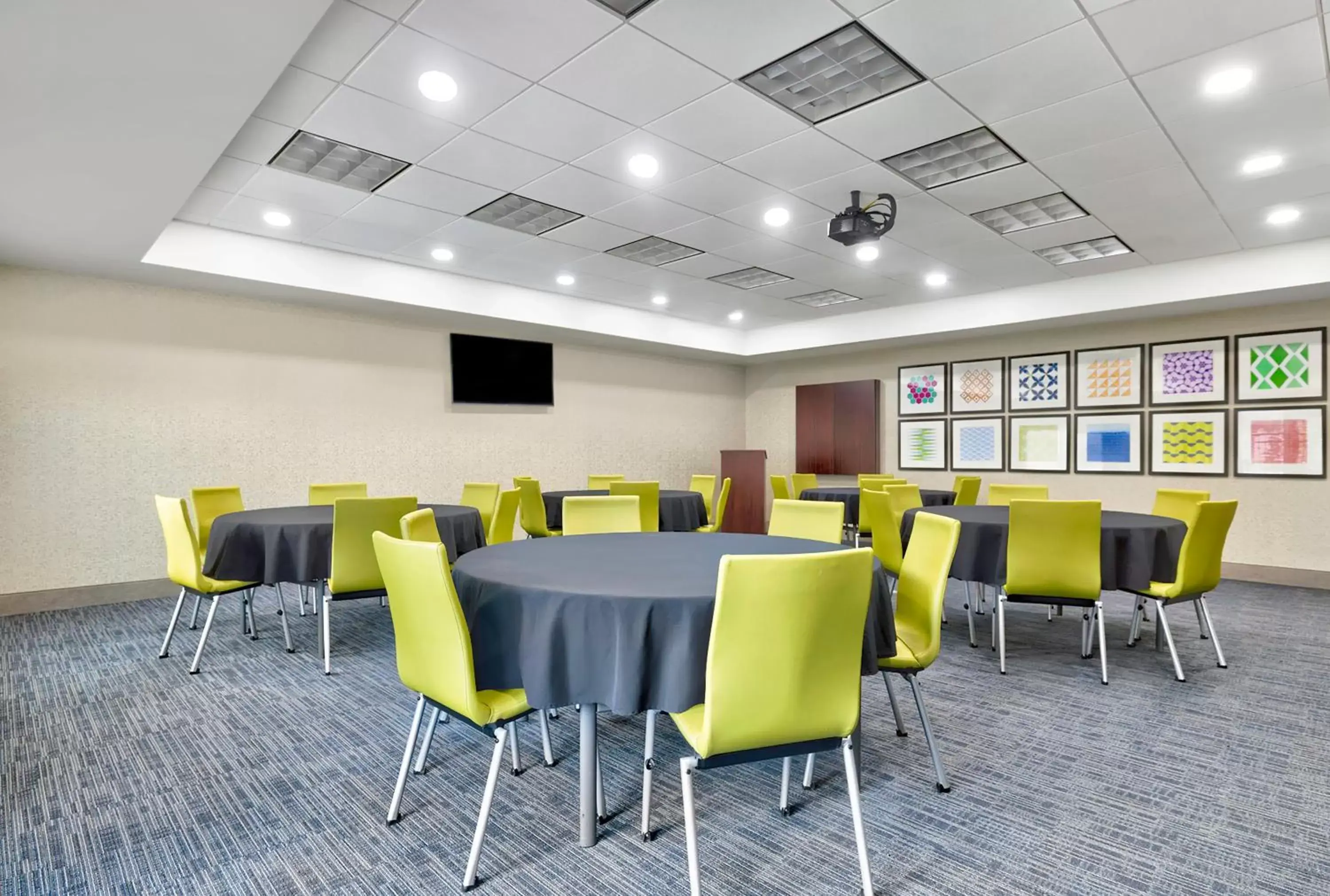 Meeting/conference room in Holiday Inn Express Hotel & Suites Kansas City - Grandview, an IHG Hotel