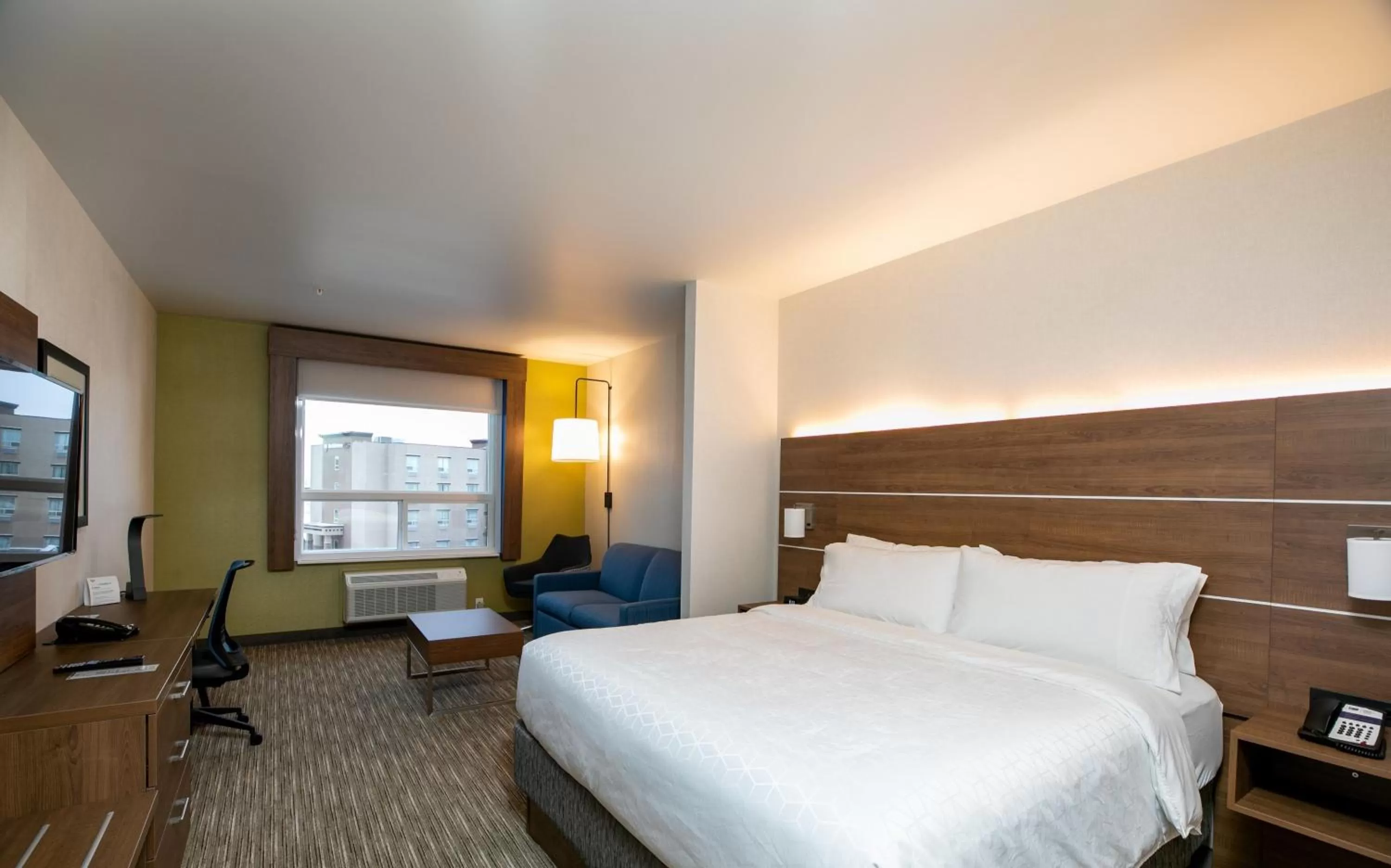 Photo of the whole room, Bed in Holiday Inn Express - Lethbridge Southeast by IHG