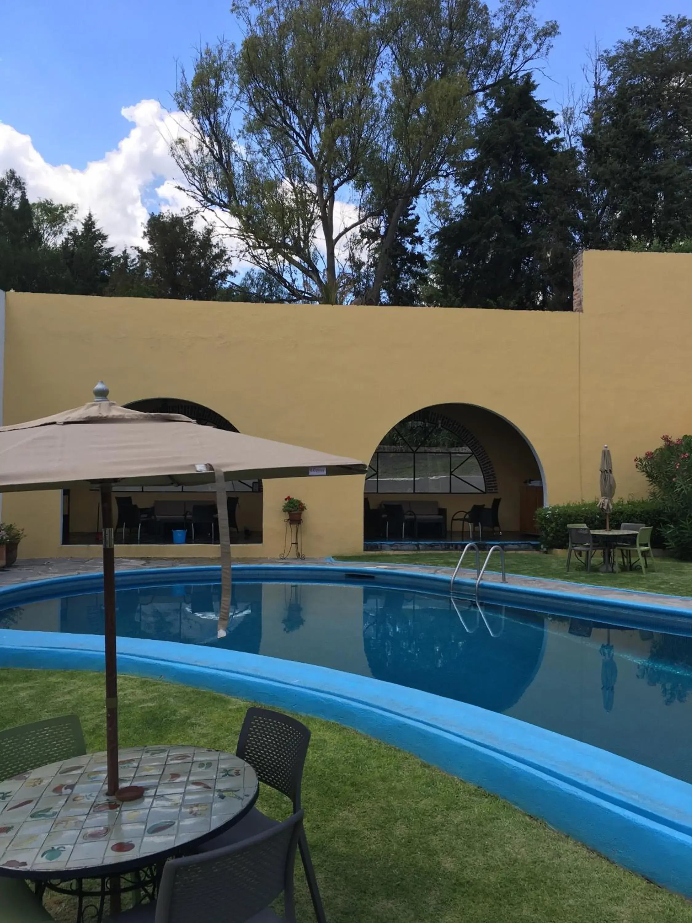 Swimming pool, Property Building in Rancho Hotel Atascadero