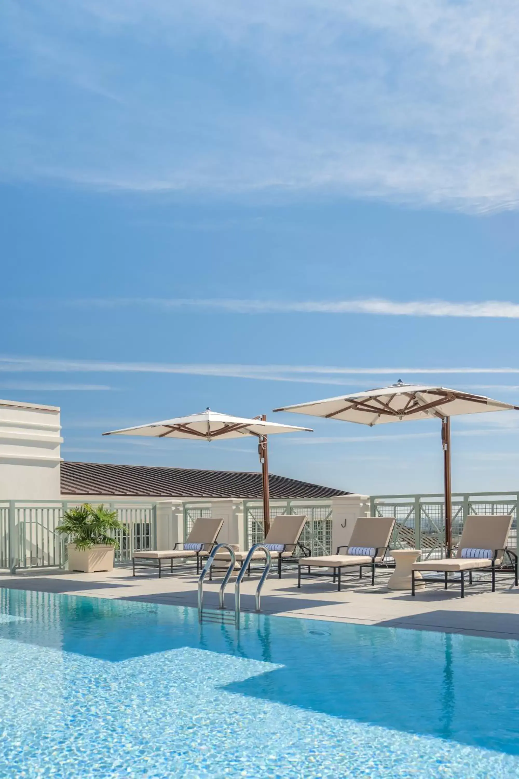 Swimming Pool in Hotel Bennett Charleston