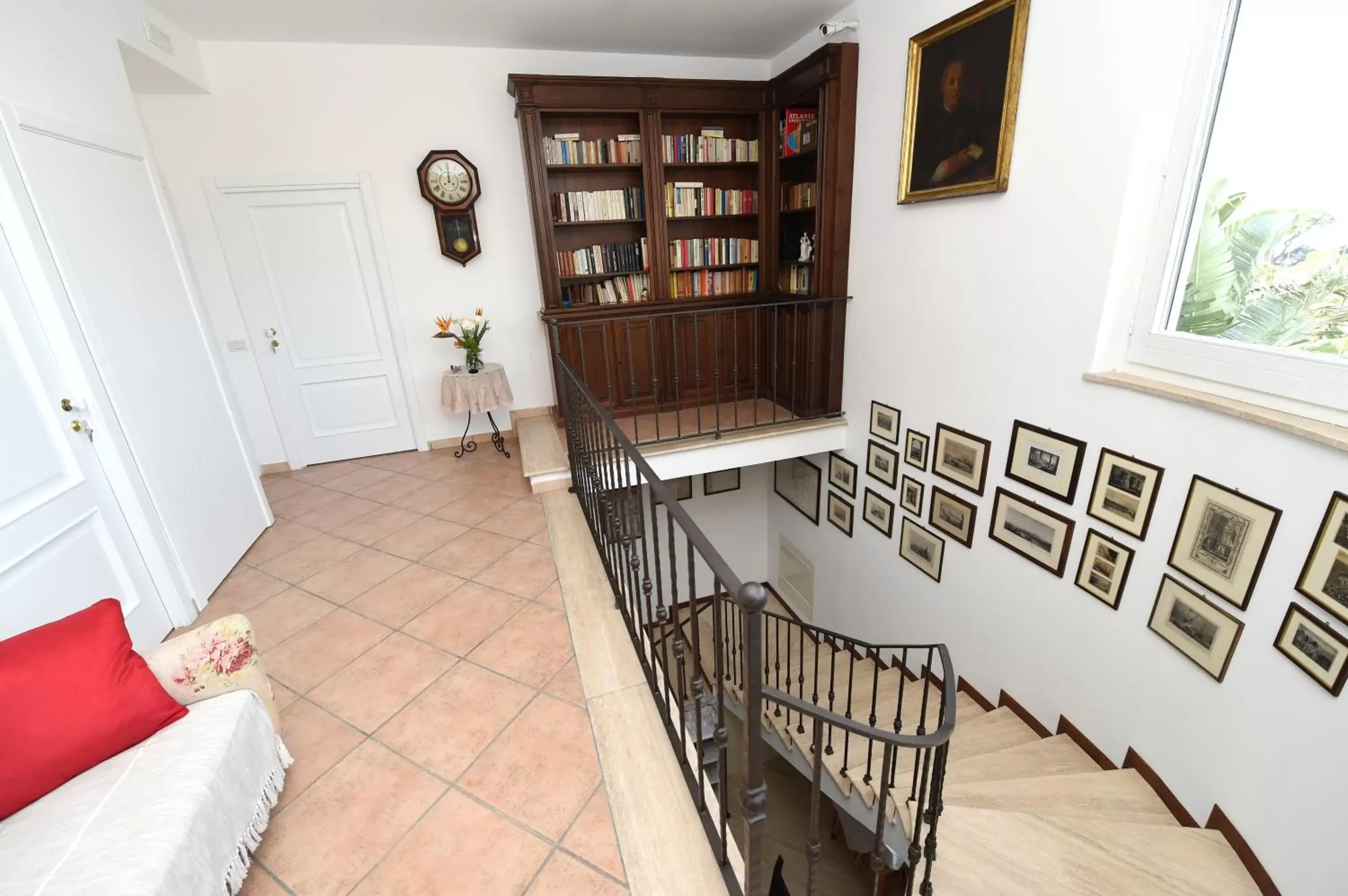 Library, Seating Area in Bella Sorrento B&B