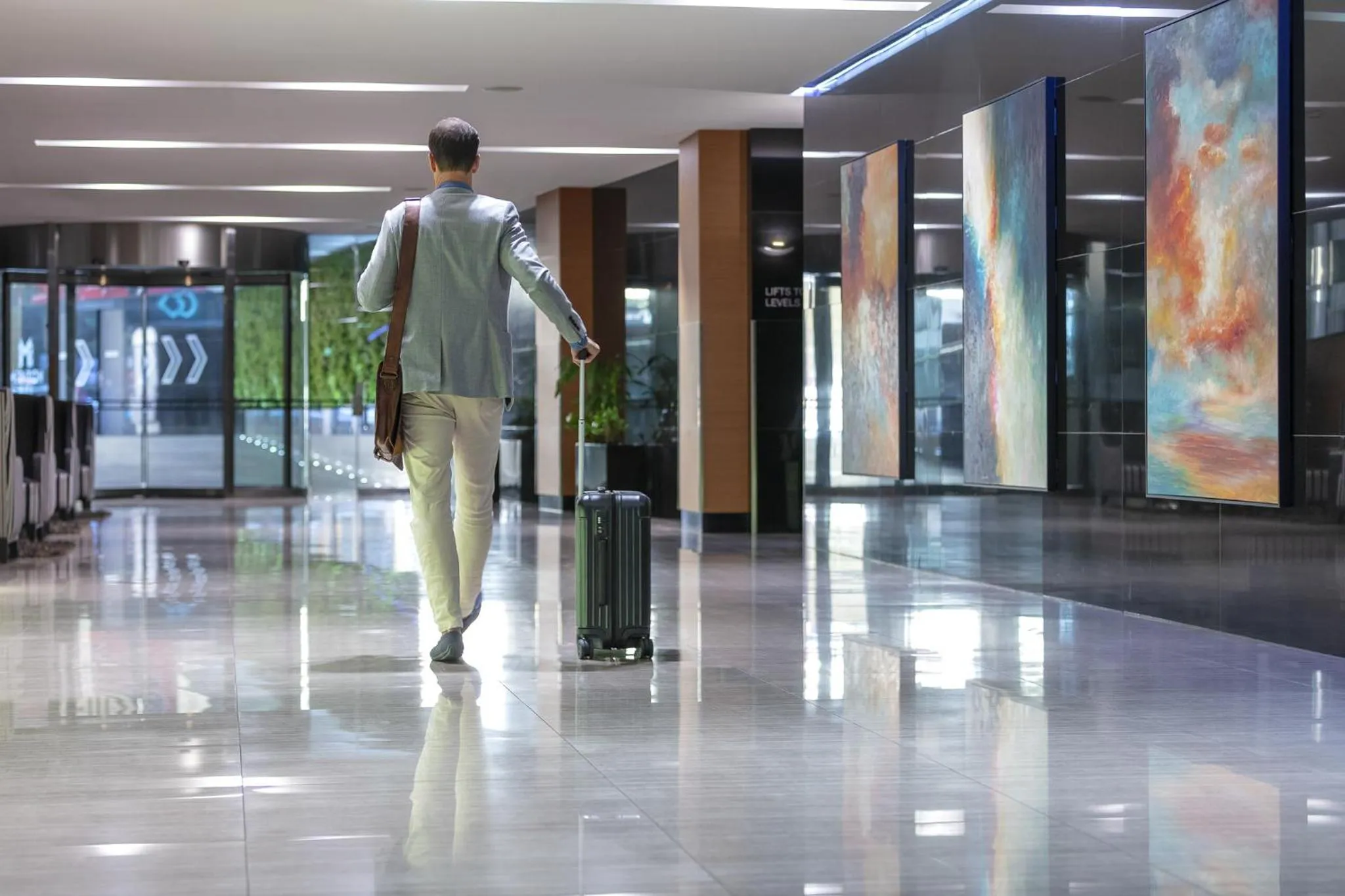 People in Meriton Suites Campbell Street, Sydney