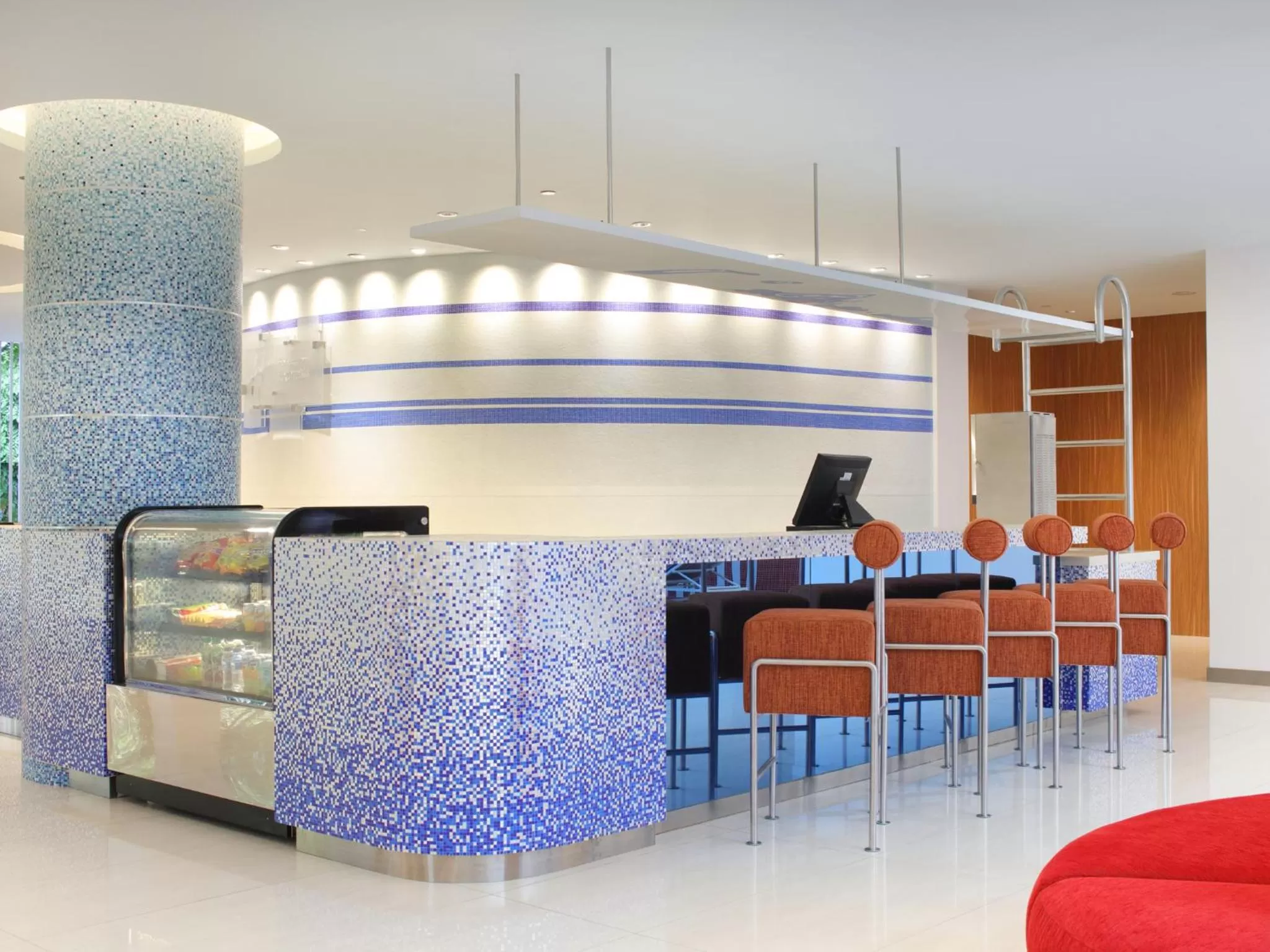 Restaurant/places to eat in Holiday Inn Express Baruna by IHG