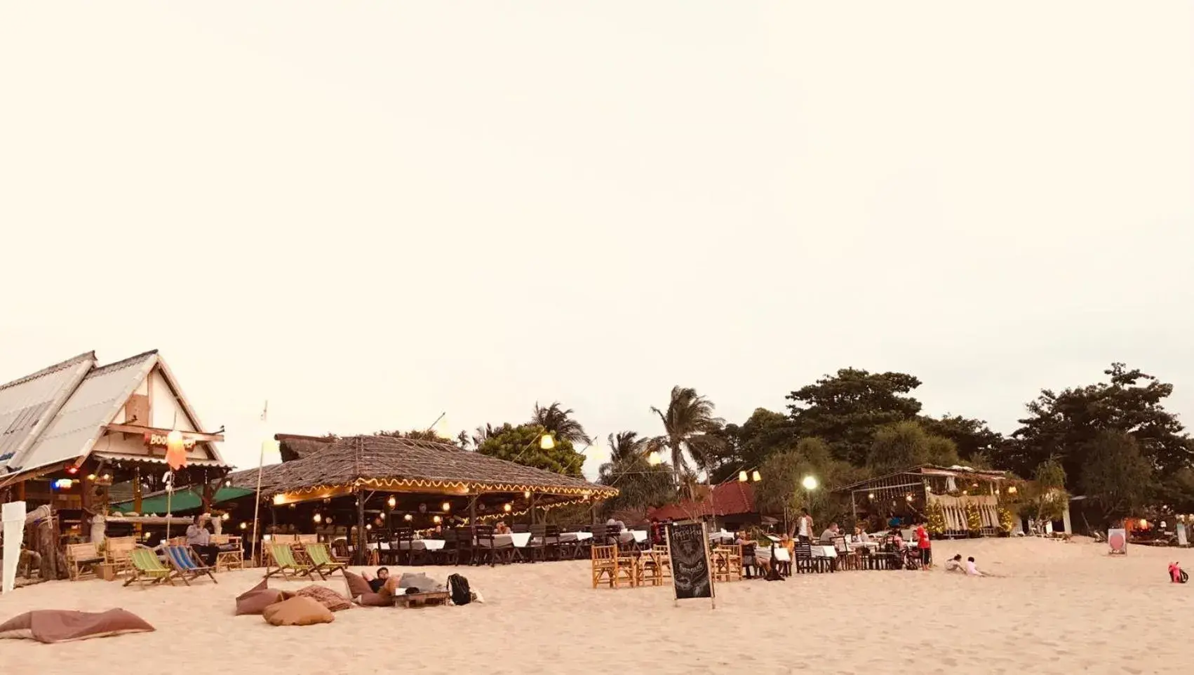 Restaurant/places to eat, Beach in Lanta Nice Beach Resort - SHA Extra Plus