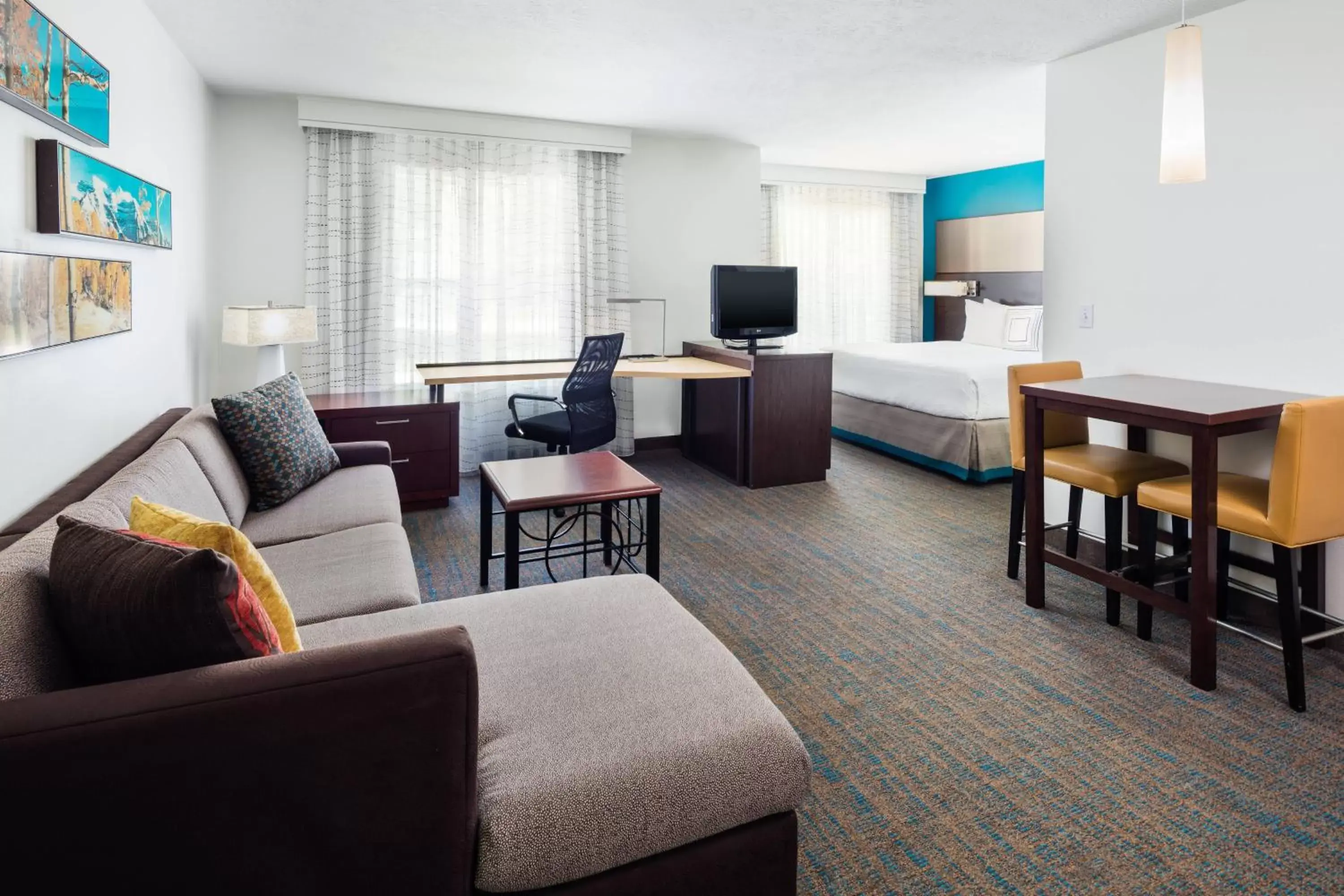 Photo of the whole room, Seating Area in Residence Inn by Marriott Provo