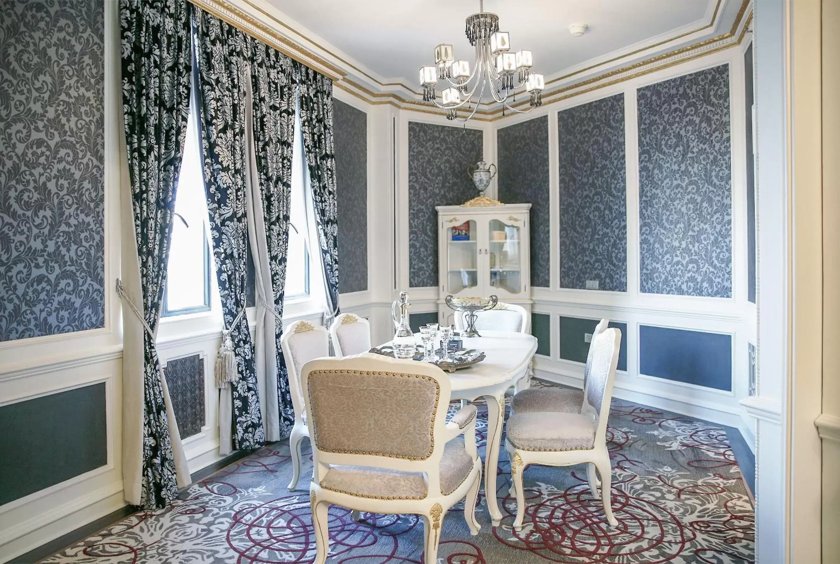 Dining area in Fairmont Peace Hotel On the Bund (Start your own story with the BUND)