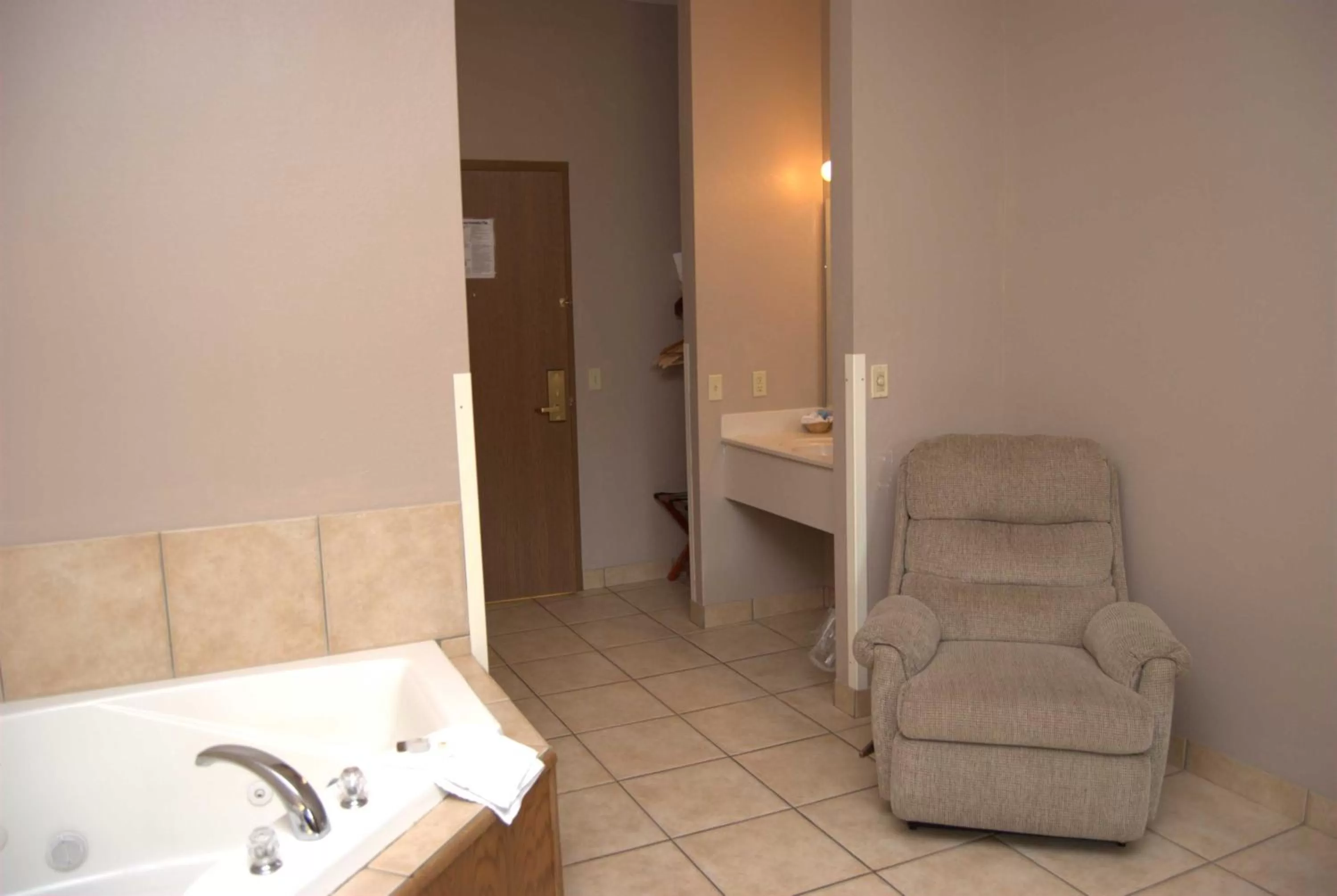 Bath, Bathroom in Commodore Resort