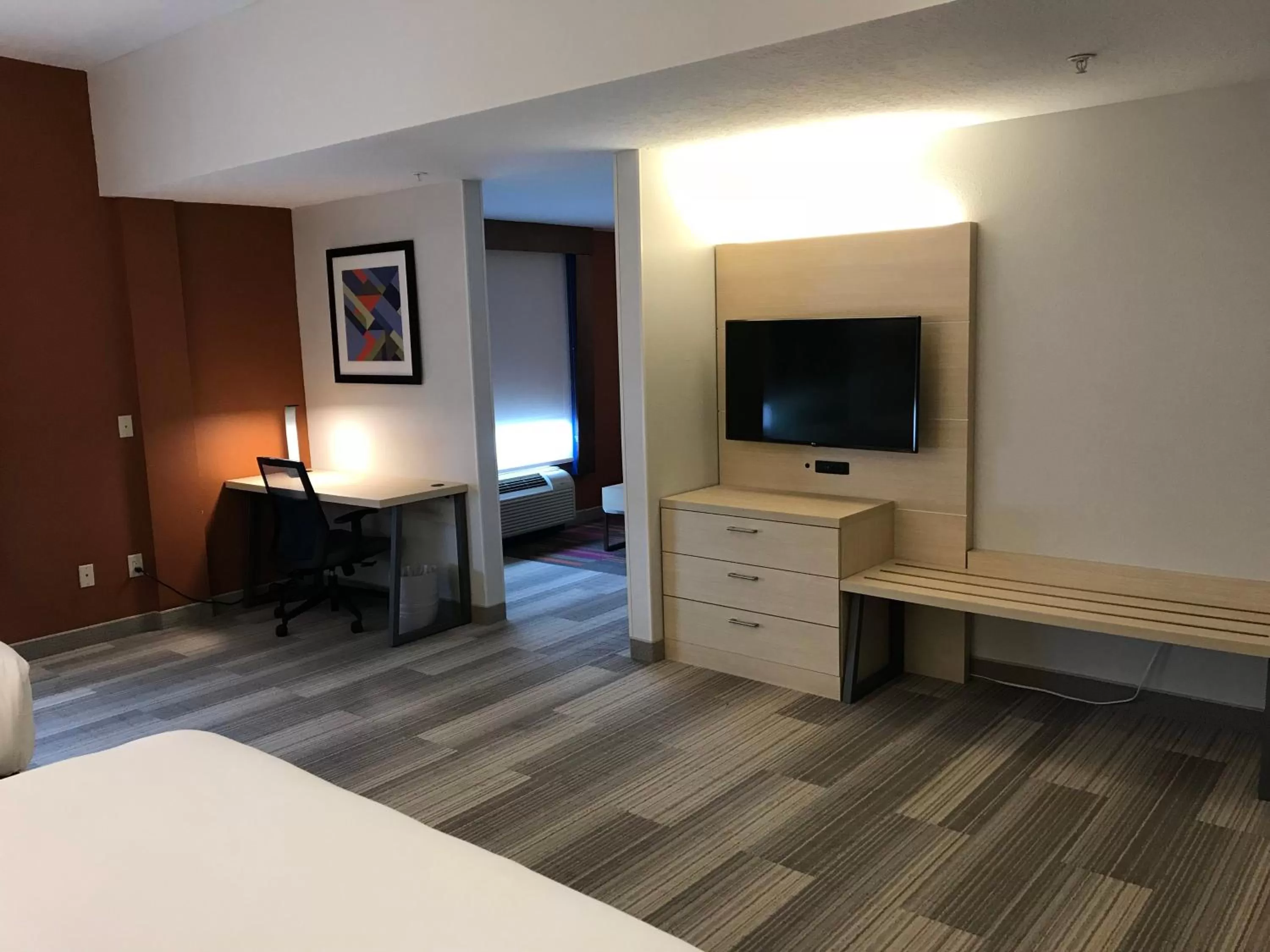 Photo of the whole room, Bed in Holiday Inn Express Orlando - South Davenport by IHG