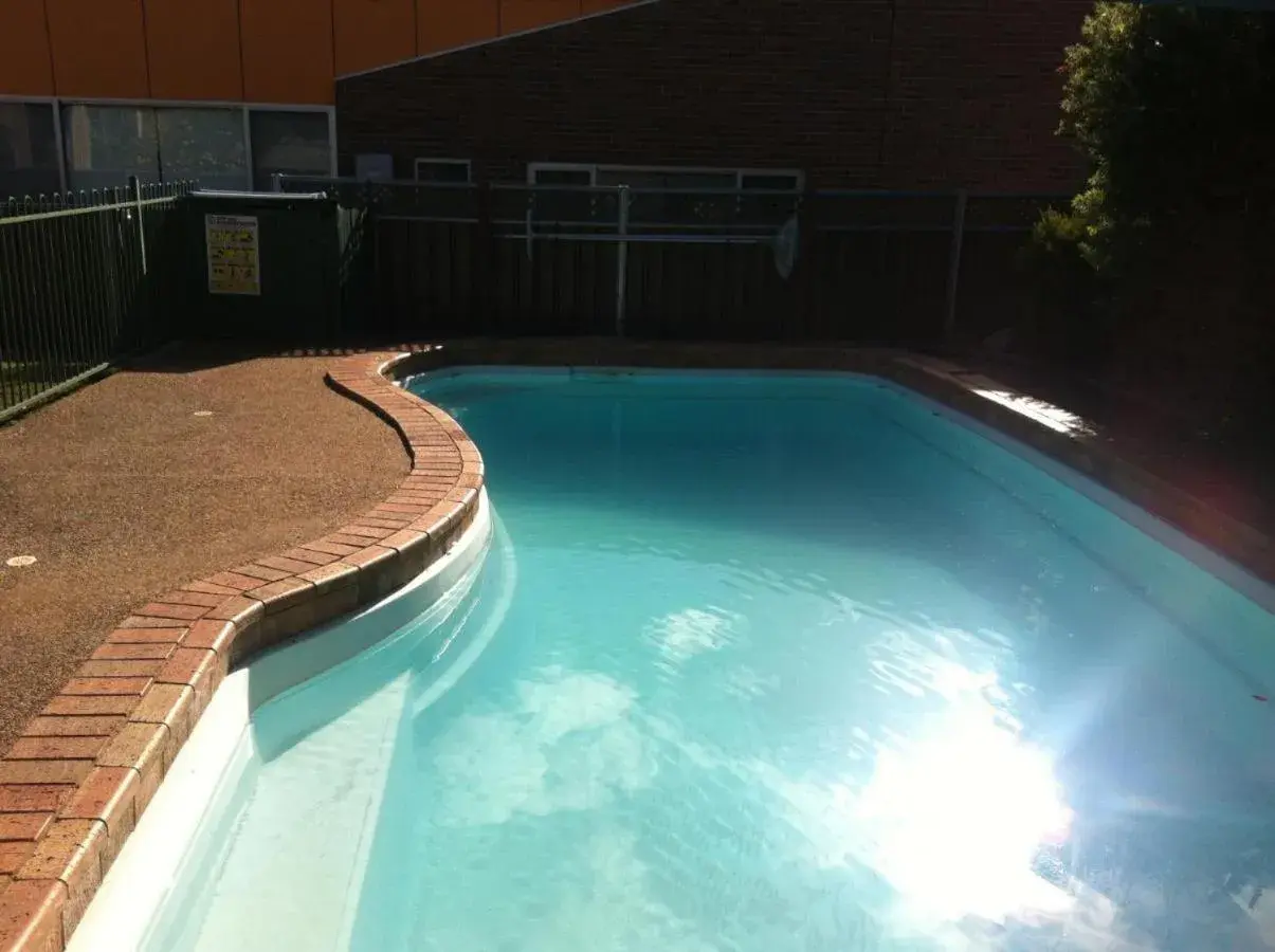 Swimming Pool in Denman Motor Inn