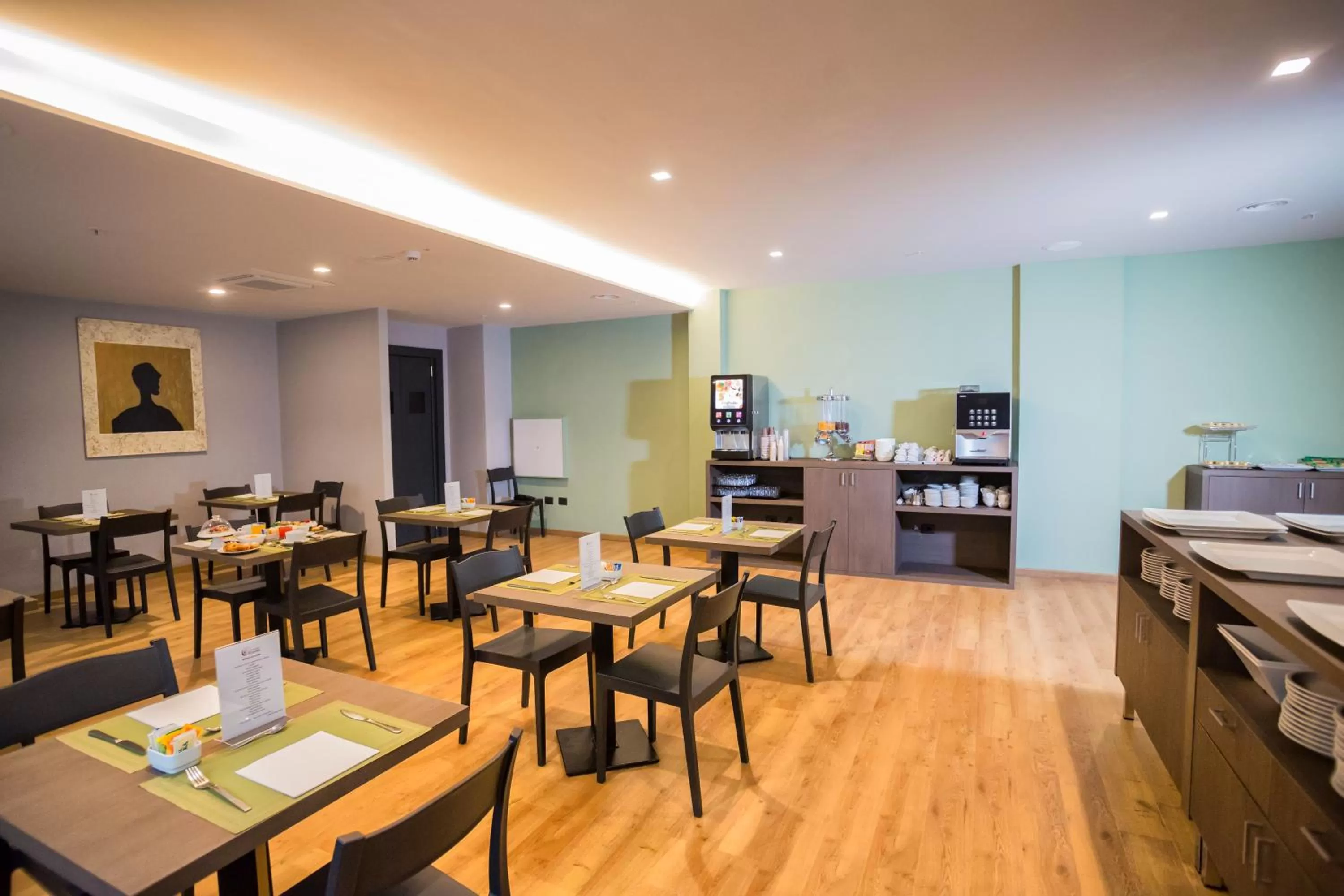 Restaurant/places to eat in Hotel Europa Art Caserta