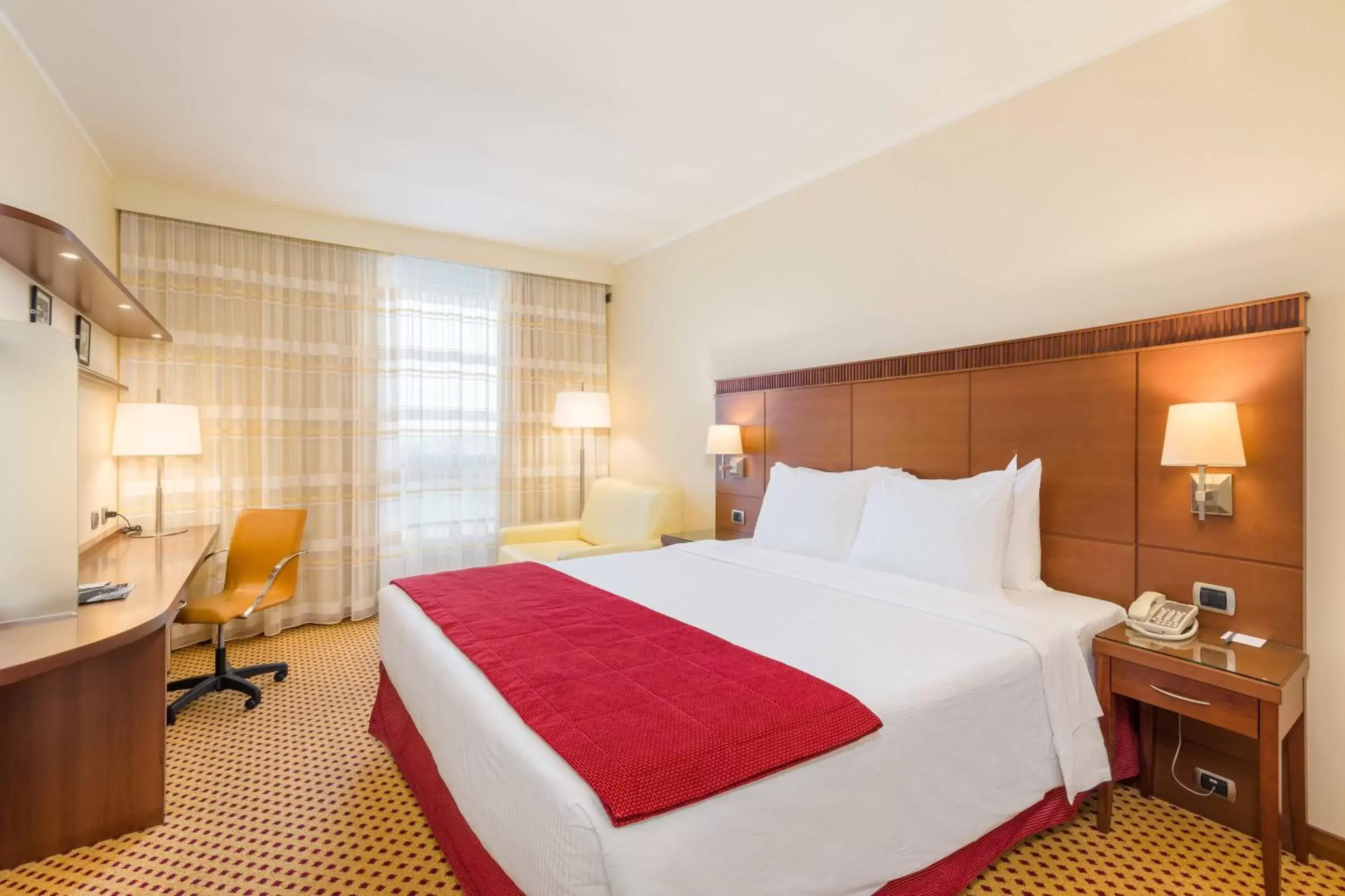 Photo of the whole room, Bed in Courtyard by Marriott Venice Airport