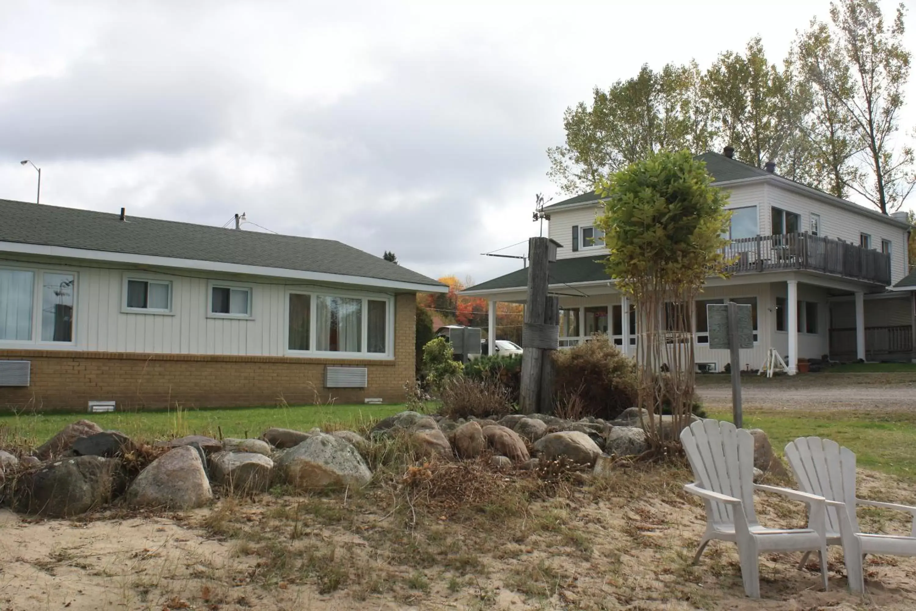 Property Building in Carolyn Beach Inn