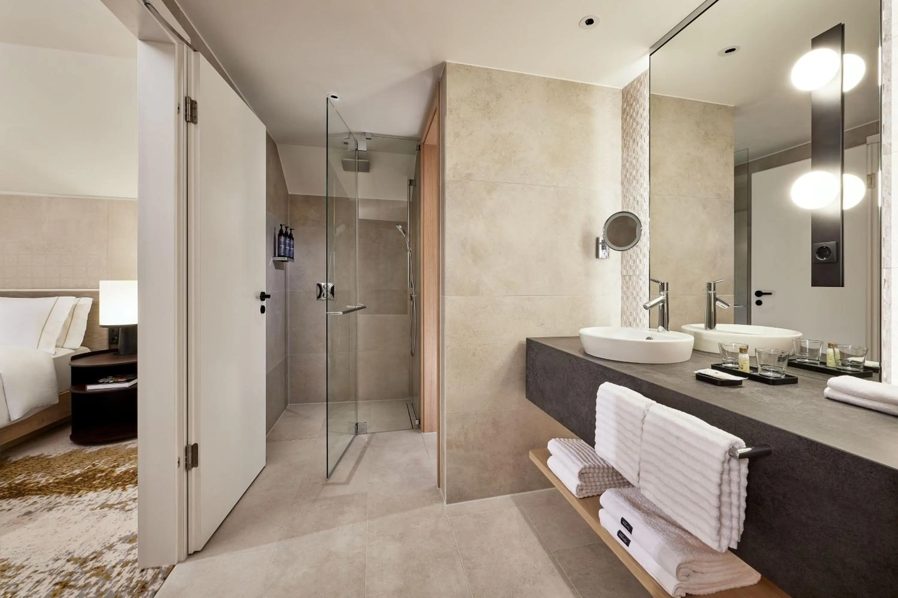 Photo of the whole room in The Westin Grand Frankfurt