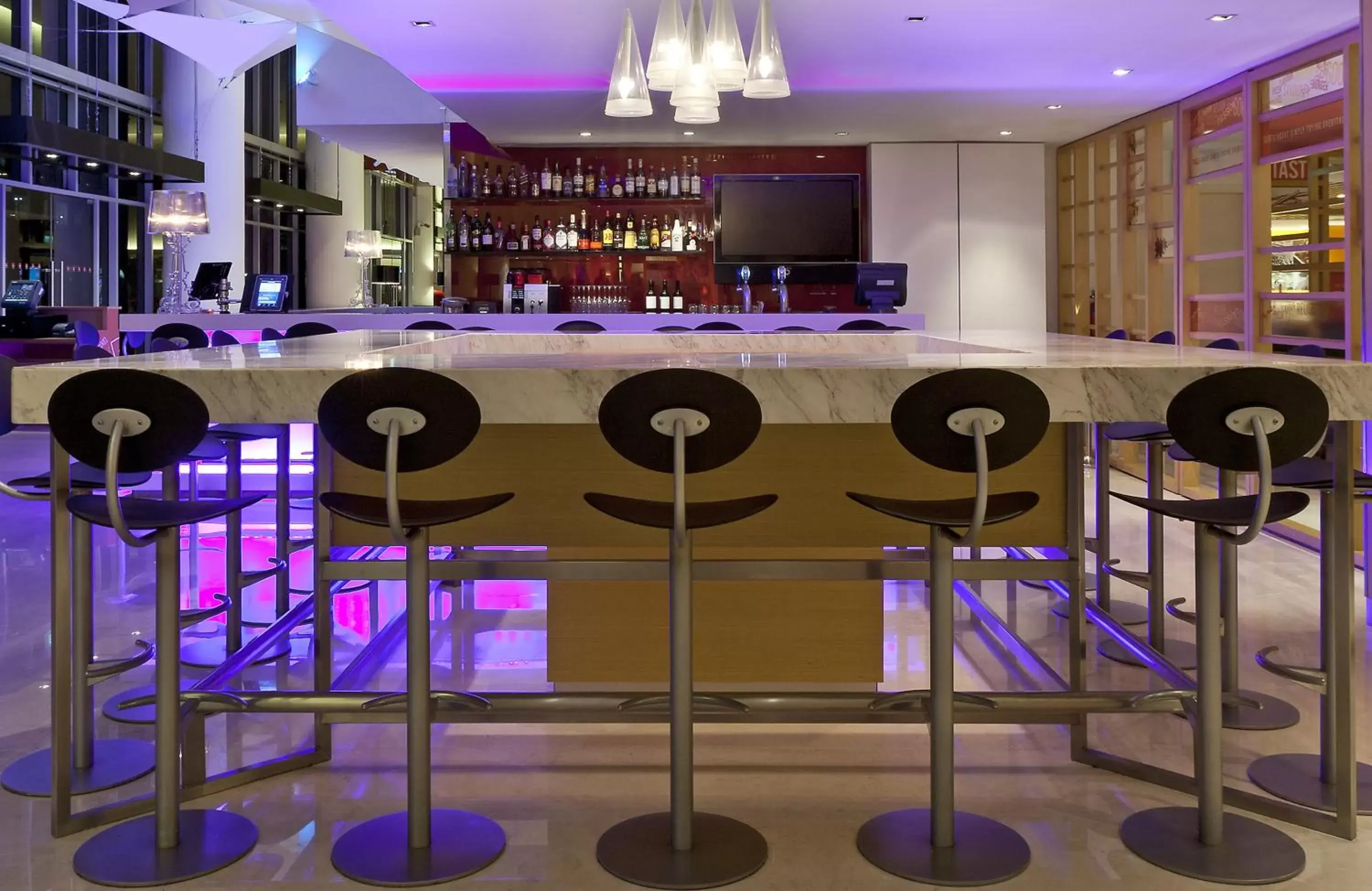 Lounge or bar in Ibis Singapore on Bencoolen