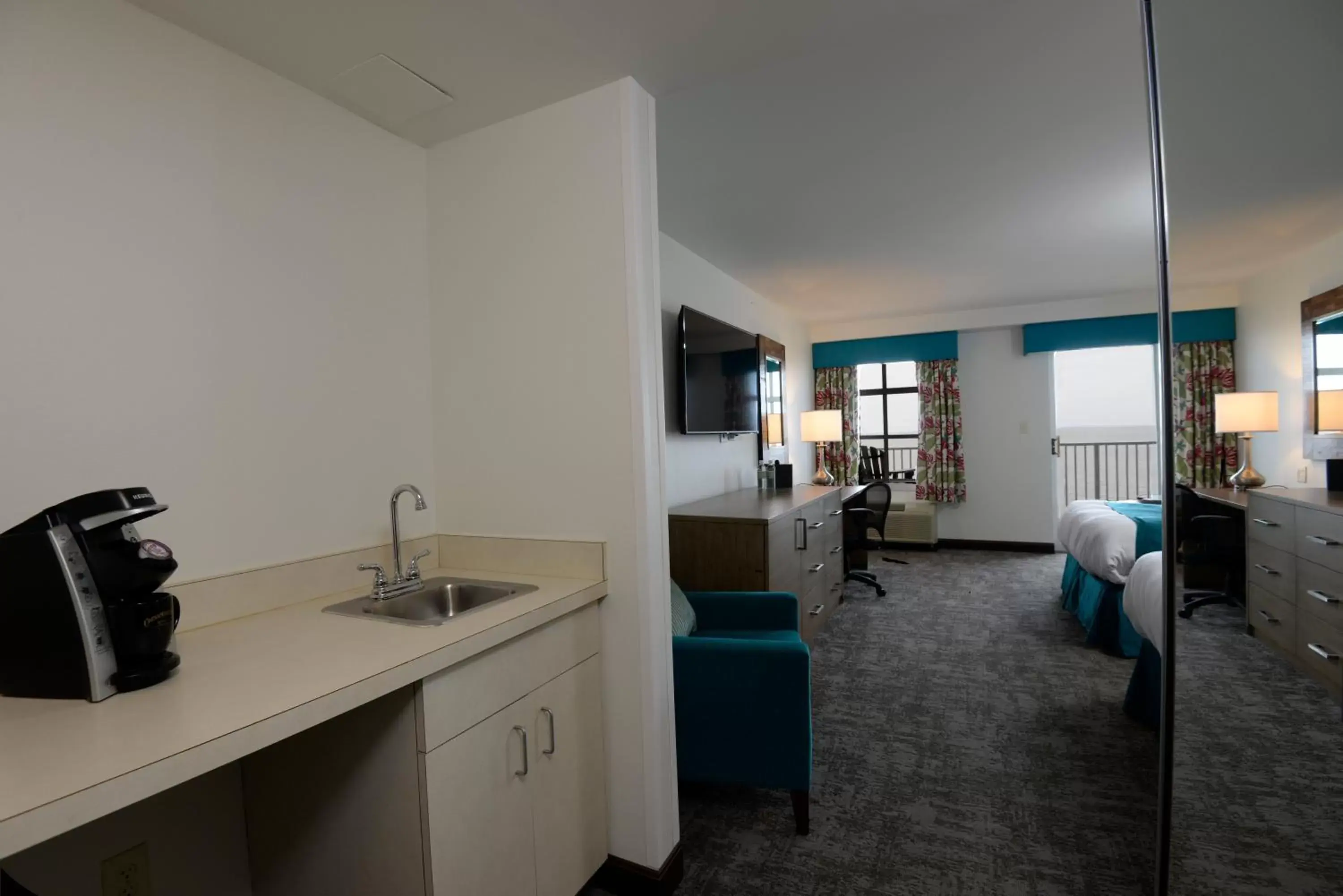 View (from property/room), Bed in Rod 'N' Reel Resort View (from property/room), Bed in Rod 'N' Reel Resort